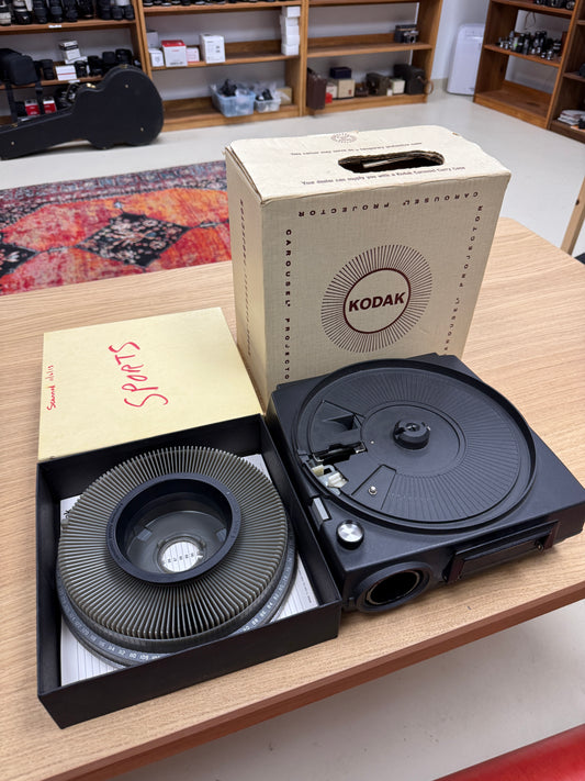 Vintage Kodak 600 Carousel Slide Projector w/Tray