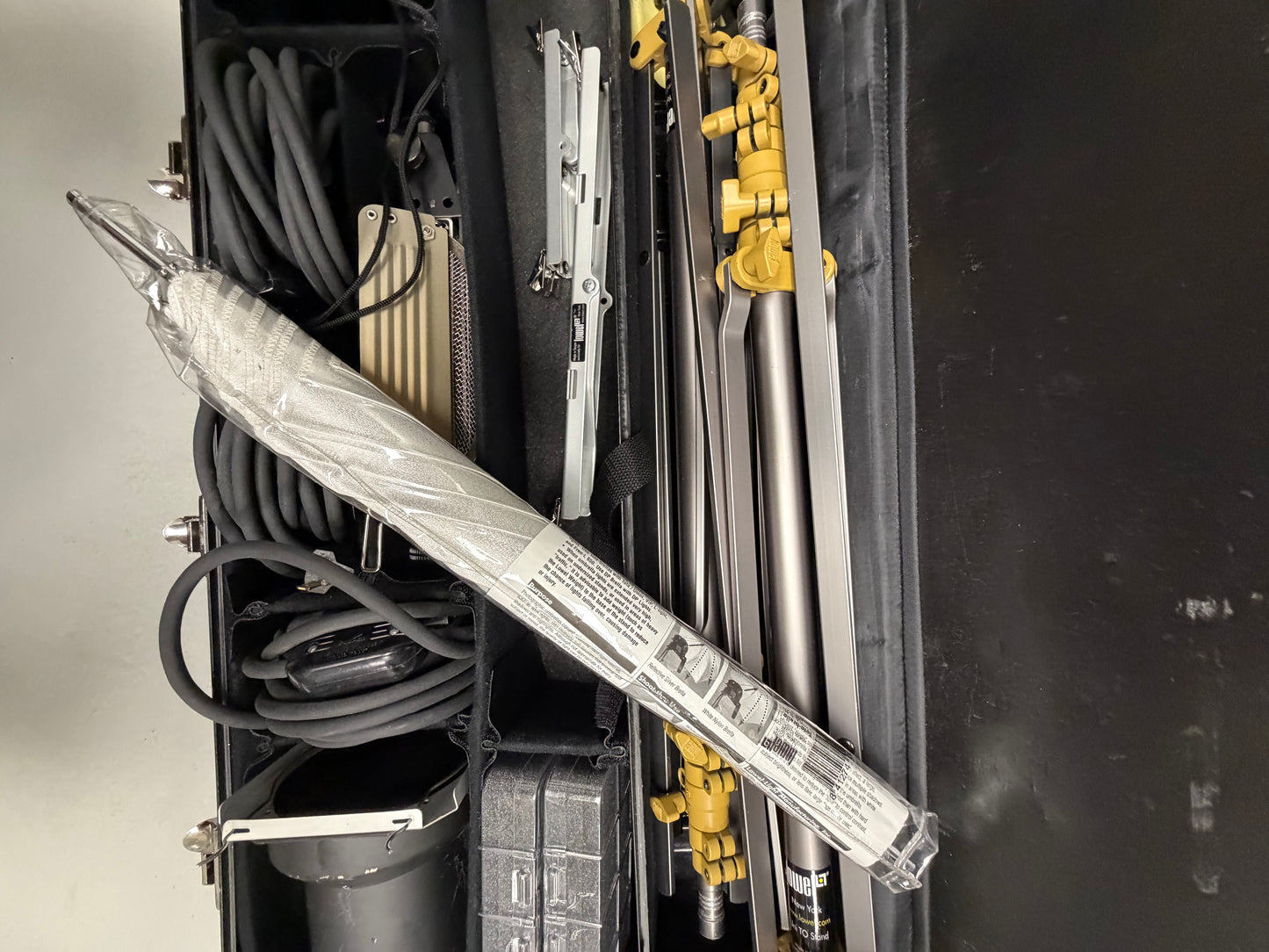Lowel light kit w/ Tota Omni, Pro, LC44, Tota, light stands, case, etc