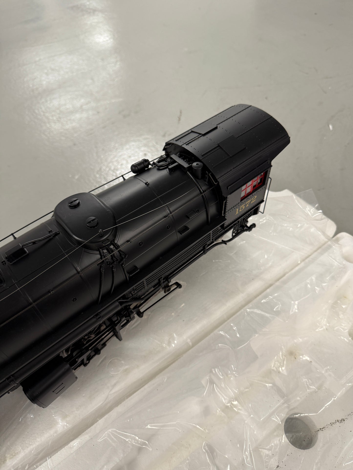 Aristo Craft Trains Pennsylvania Steam Locomotive G Scale with Tender smoke and sound