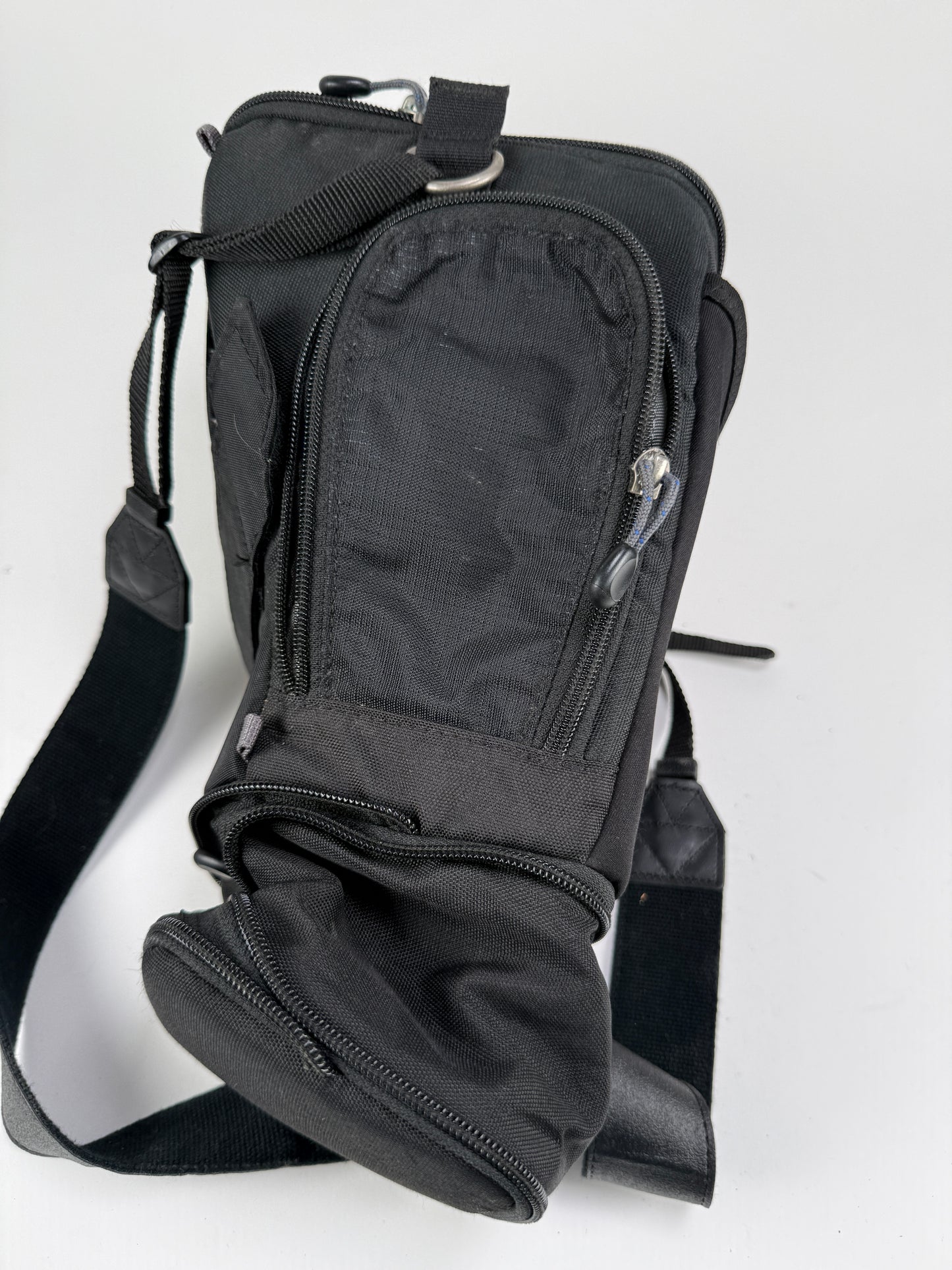 Think Tank Digital Holster 40 V2.0 Bag  Zipper Secured Lid Travel Black (Copy)