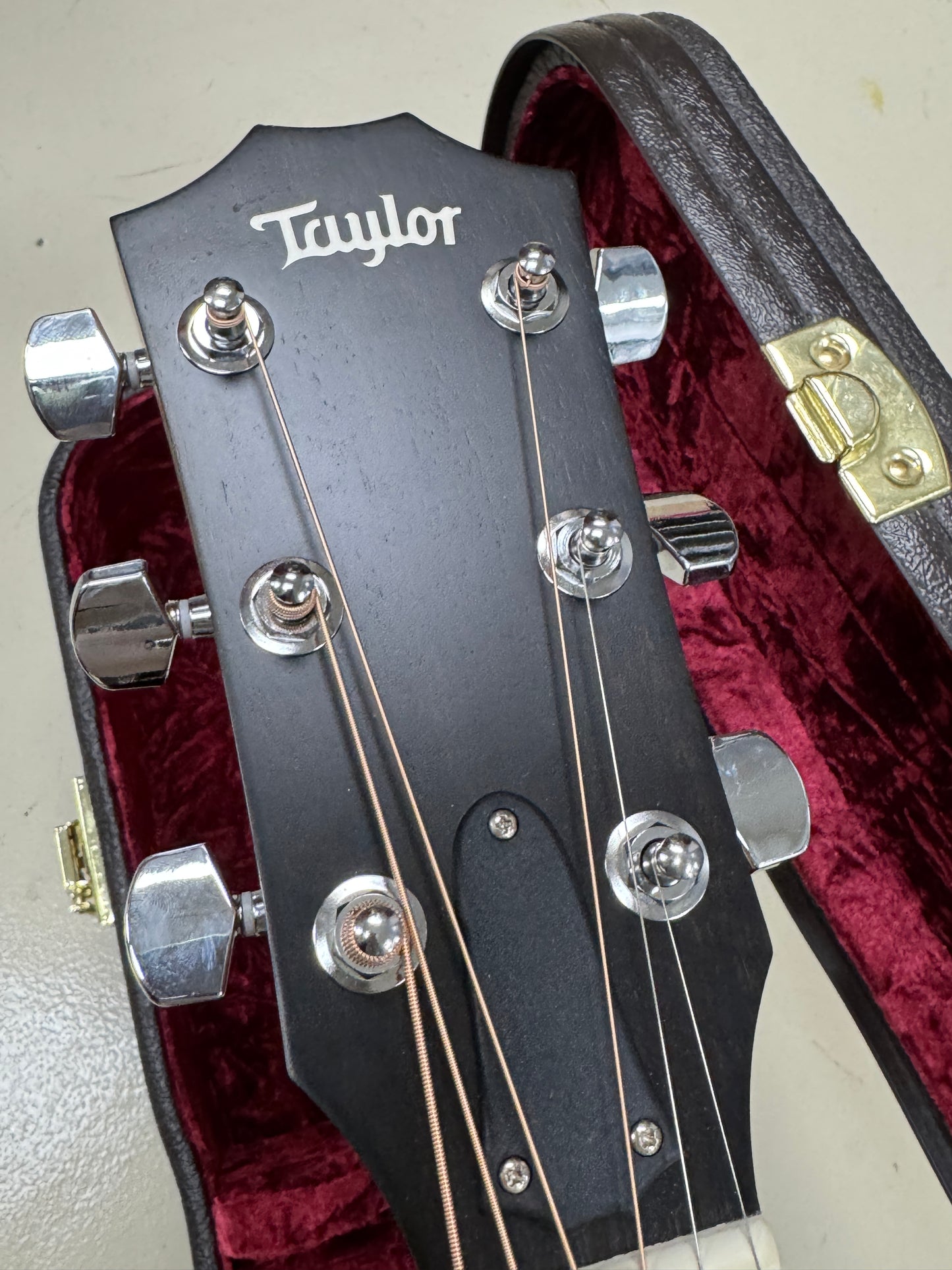 Taylor Guitars 6-String Acoustic-Electric Guitar Sunburst 214ce SB DLX w/ Case