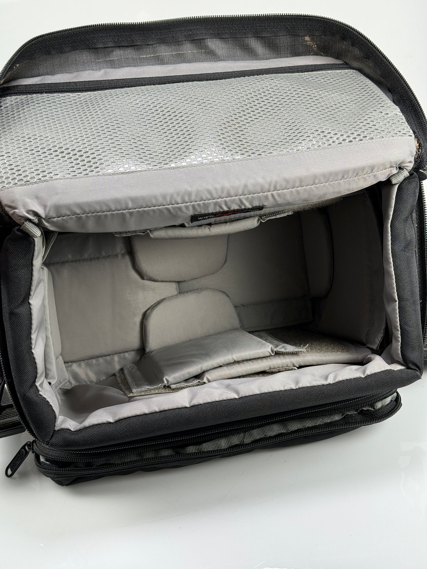 LOWEPRO Black NOVA 4 DSLR/Mirorless Pro Shoulder Camera Bag