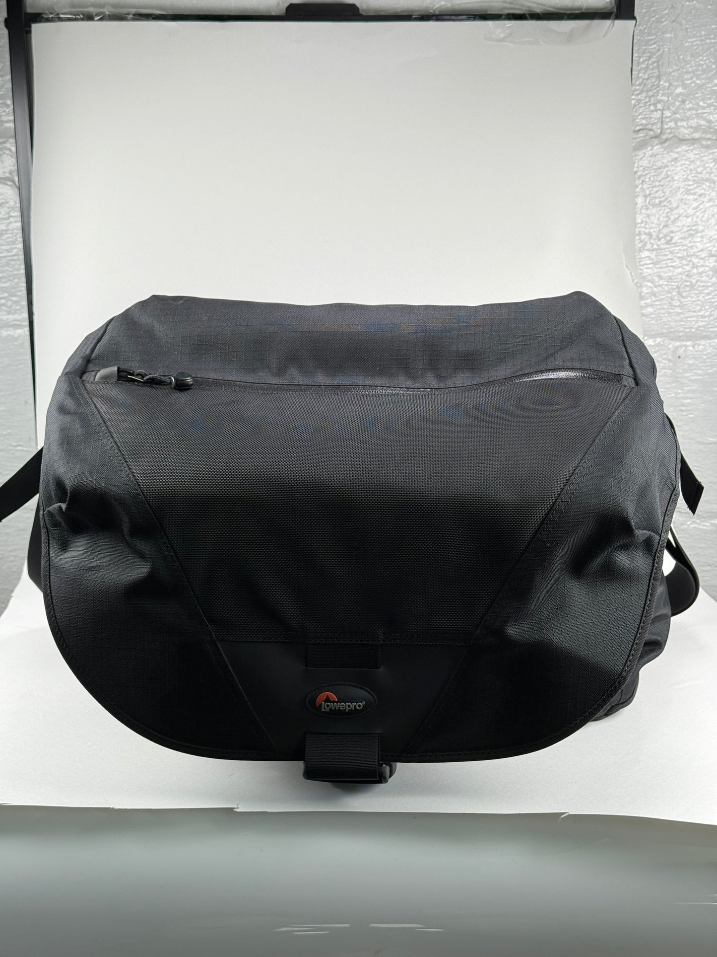 Lowepro Stealth Reporter D650 AW Camera Bag Black with Dividers