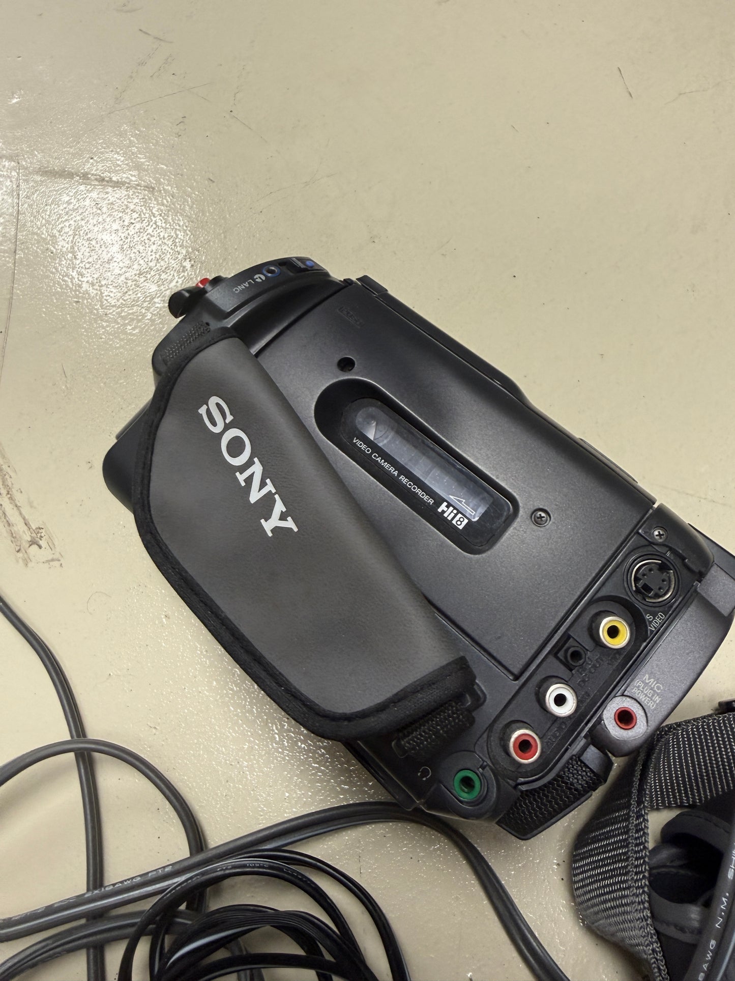Sony CCD-TR910 NTSC Handycam Video Hi8 8mm Camcorder