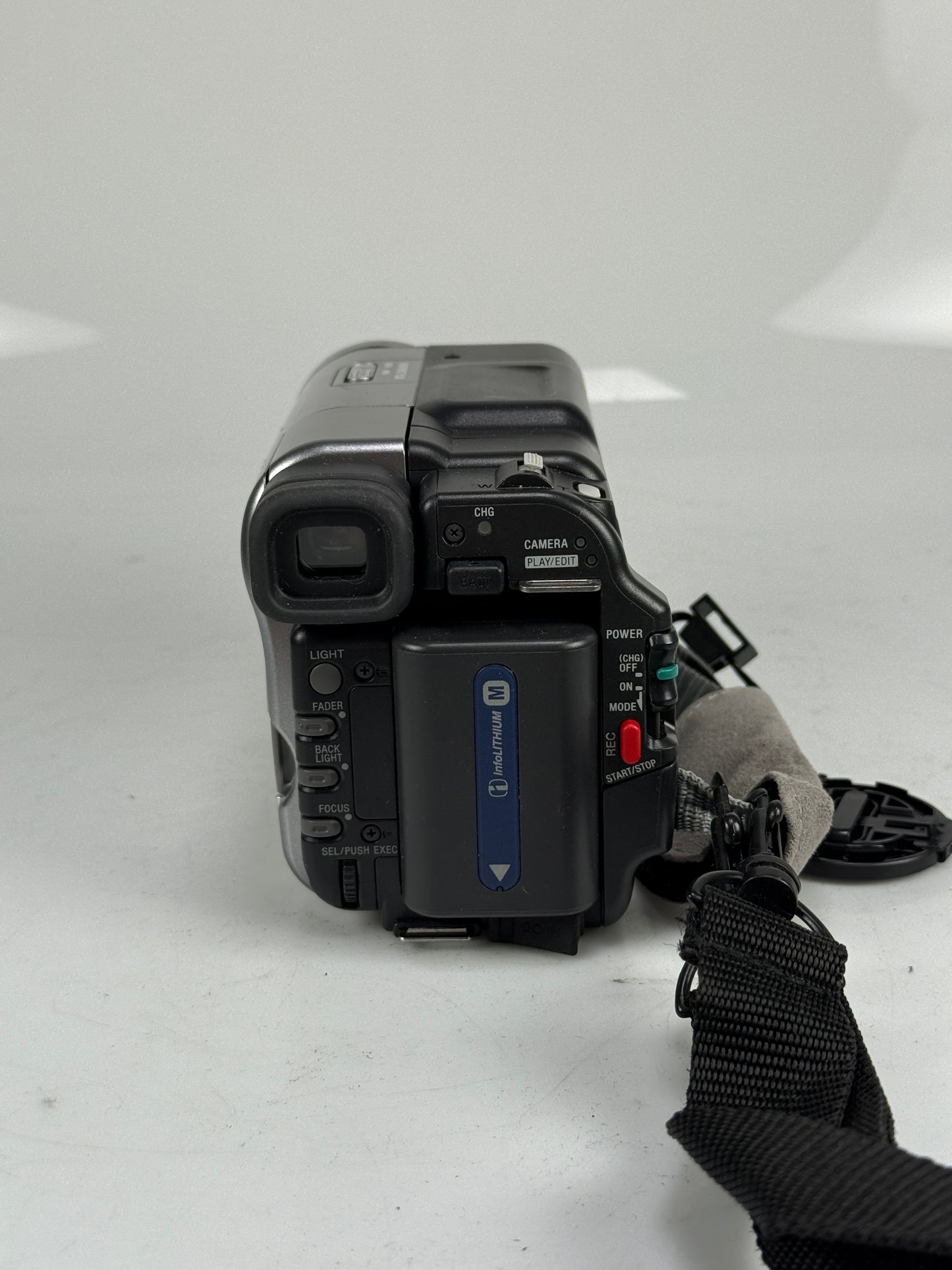 Sony DCR-TRV280 Digital 8 Hi8 Handycam Camcorder