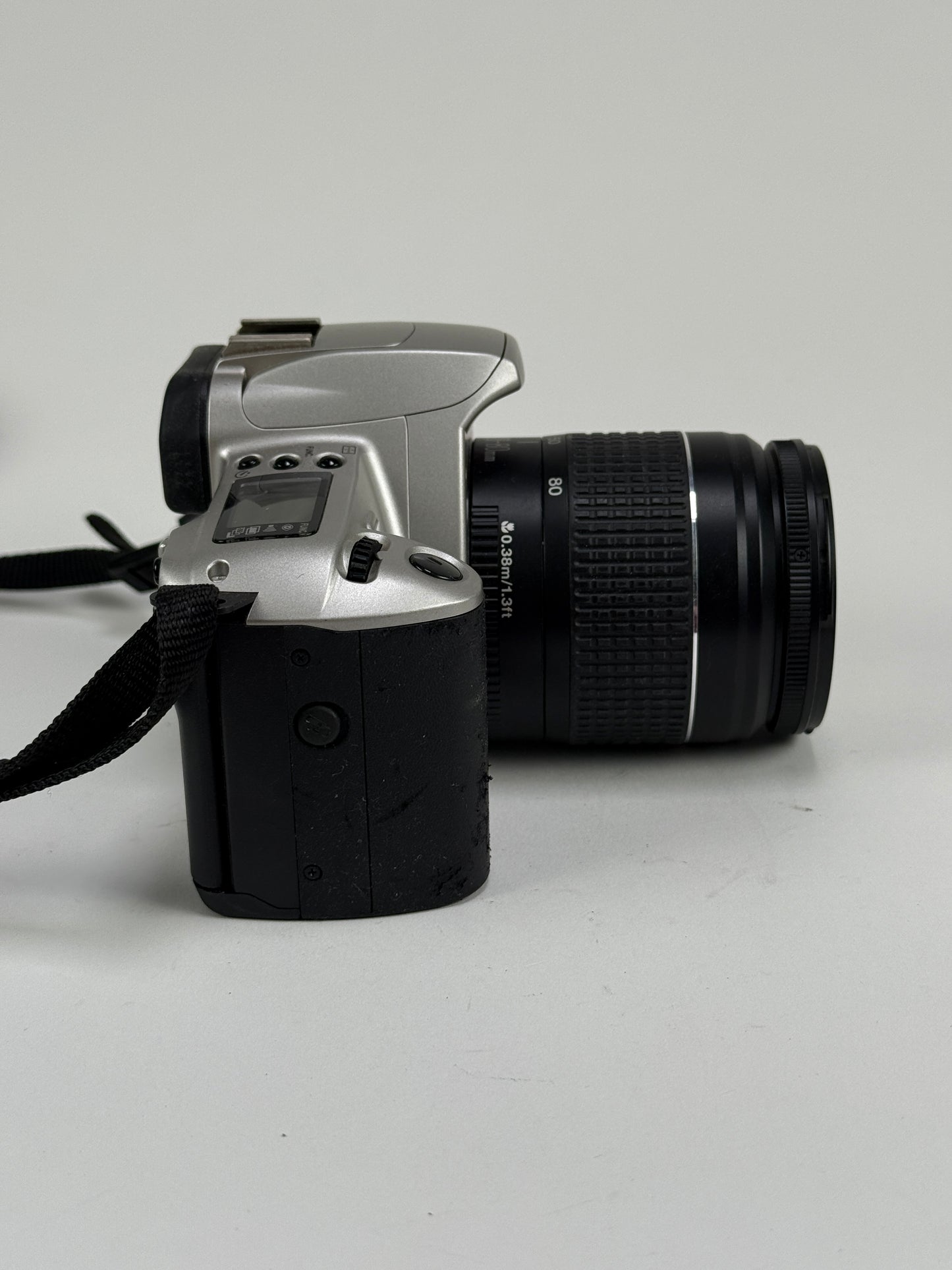 Canon EOS Rebel 2000 35mm SLR Film Camera kit with 28-80mm USM lens