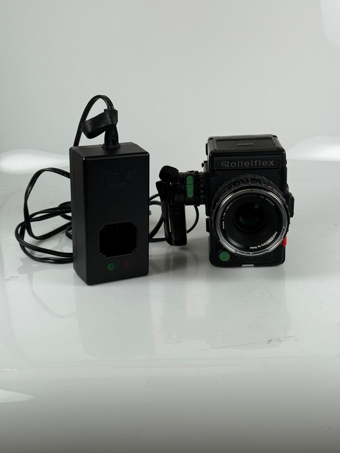 Rolleiflex - 6008 Professional Medium Format Film Camera 6x6 body 120 back, 80mm f2.8 lens kit