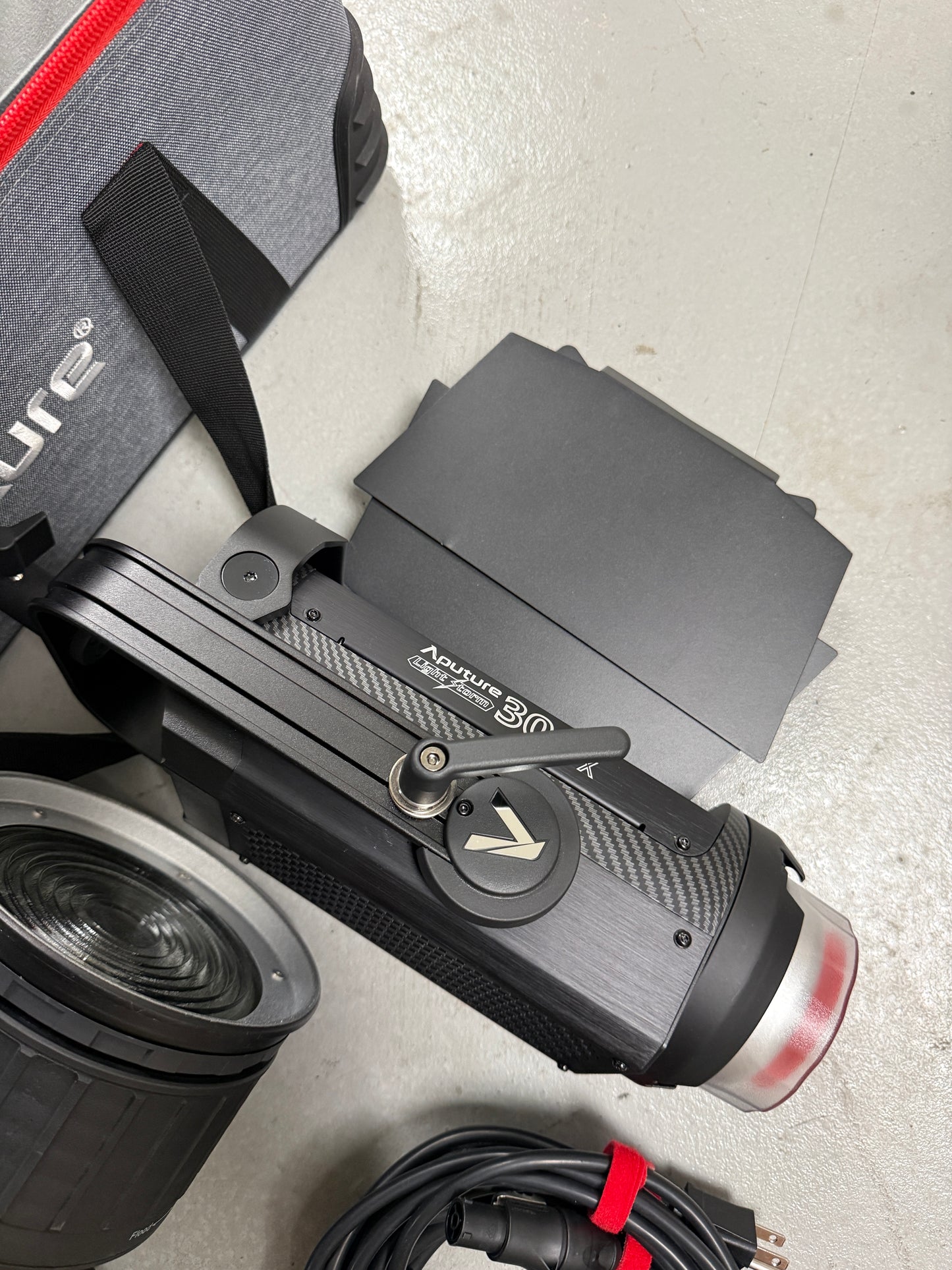 Aputure Light Storm 300x Bi-color LED Light Kit V Mount w/ Aputure 2x Fresnel