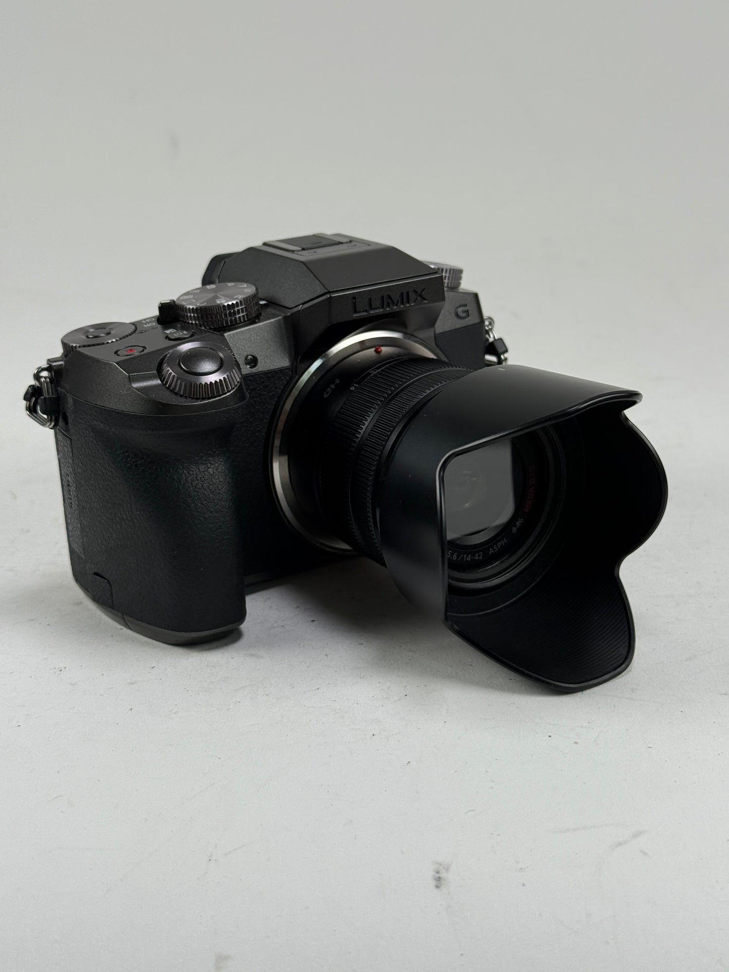 Panasonic LUMIX DMC-G7 Mirrorless Digital Camera w/14-42mm Lens Kit