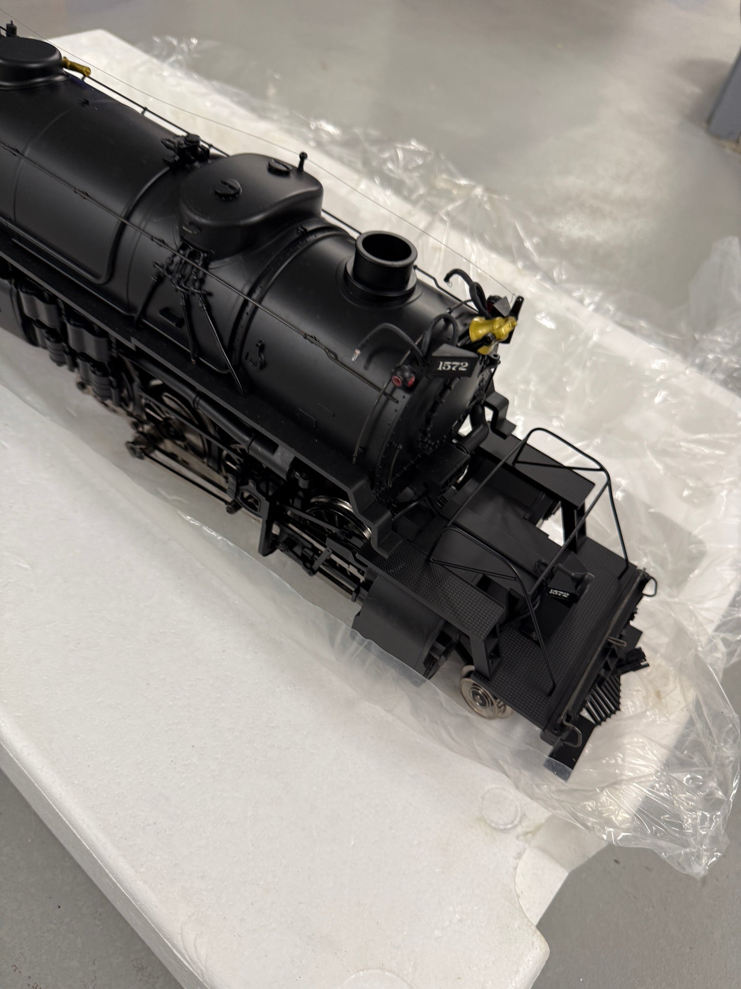 Aristo Craft Trains Pennsylvania Steam Locomotive G Scale with Tender smoke and sound