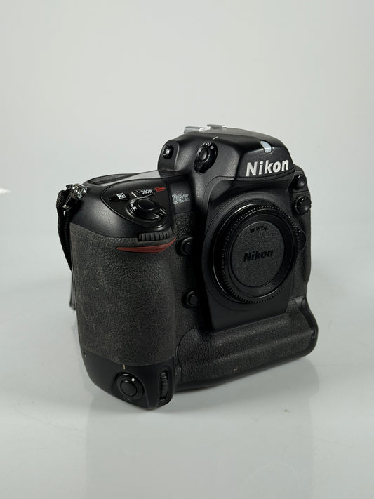 Nikon D2X DSLR Camera Body {12MP} (Body Only)