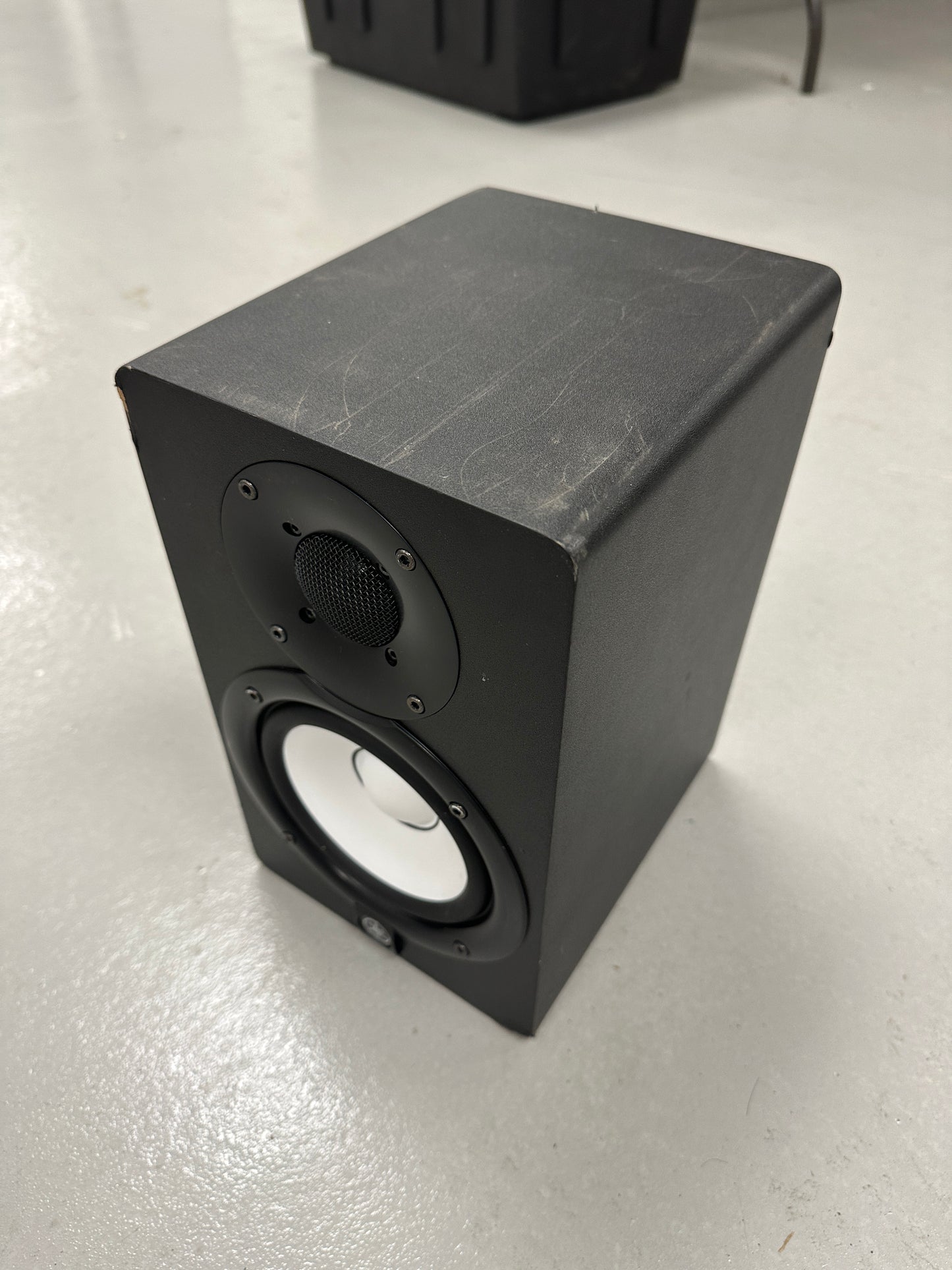 Yamaha HS5 Powered Studio Monitor Studio Monitor in Black