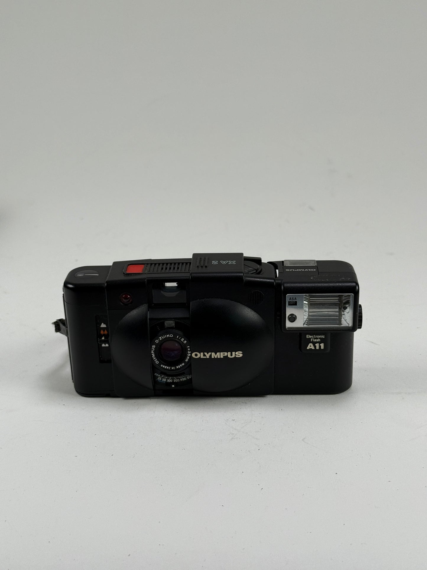Olympus XA2 35mm Rangefinder Camera 35mm f3.5 with A11 flash