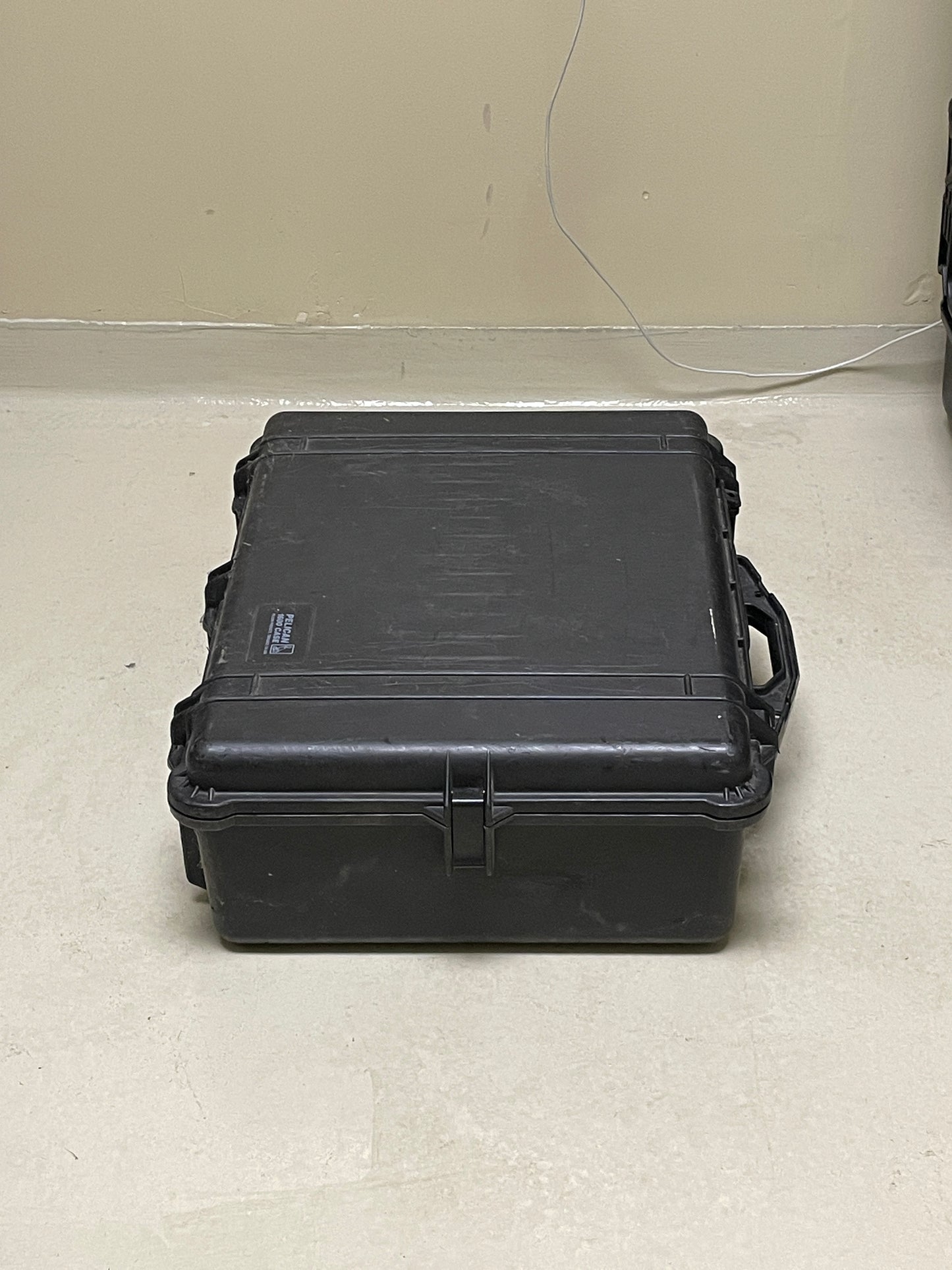 Pelican 1600 Case Rugged Waterproof Crushproof Transport Protection Carry black