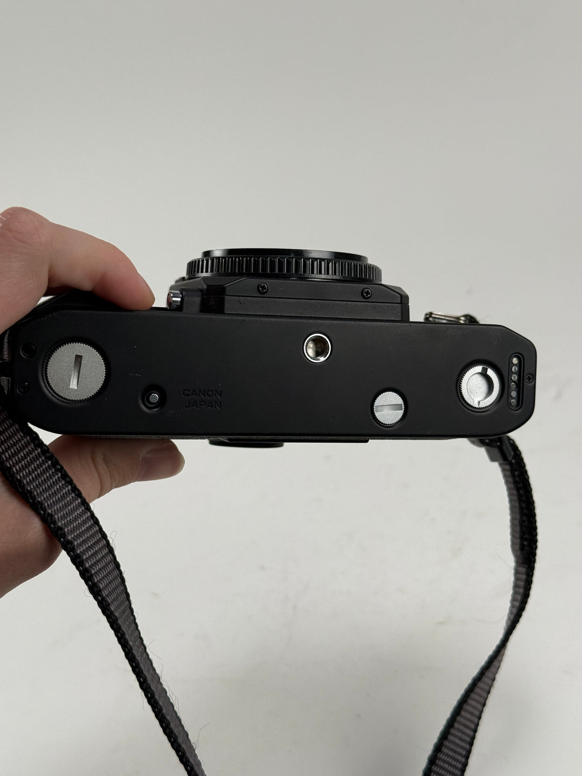 Canon F-1 New 35mm SLR Film Camera black Body with battery