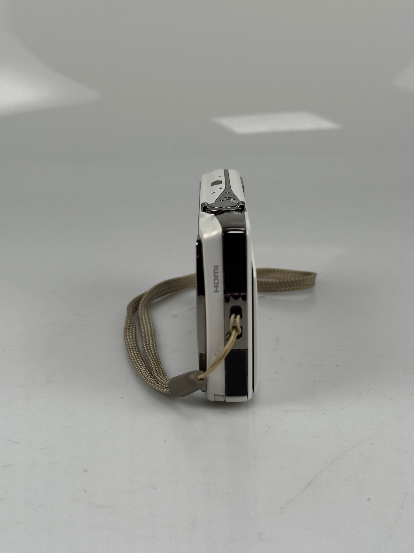 FUJIFILM FinePix Z900EXR 16.0MP Compact Digital Camera White