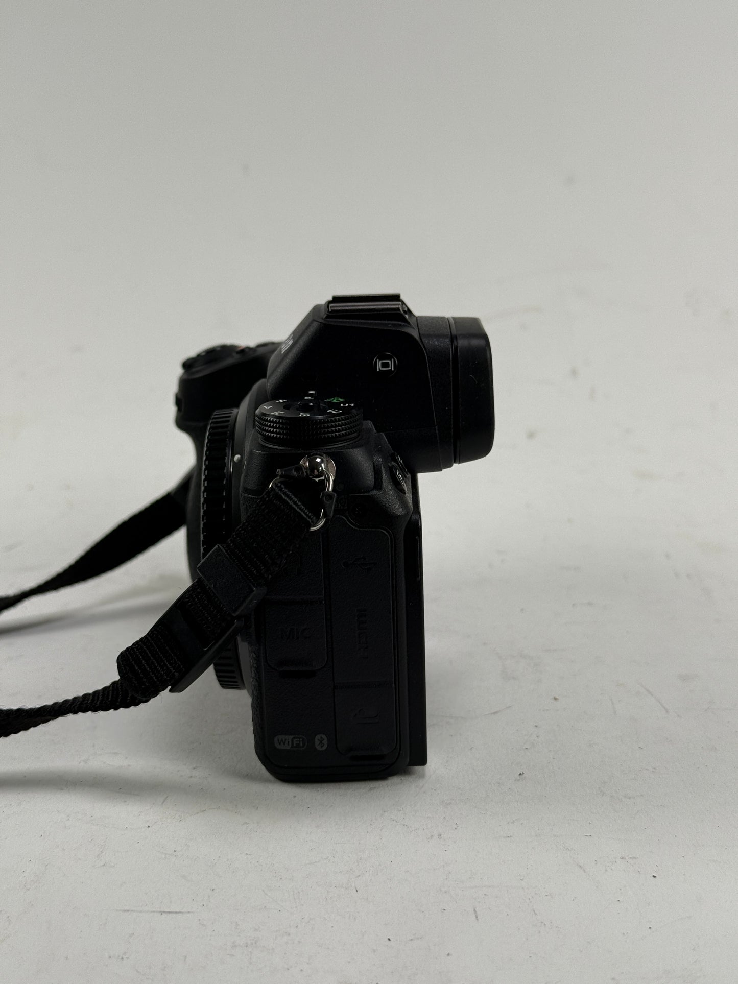 Nikon Z6 mirrorless digital camera body