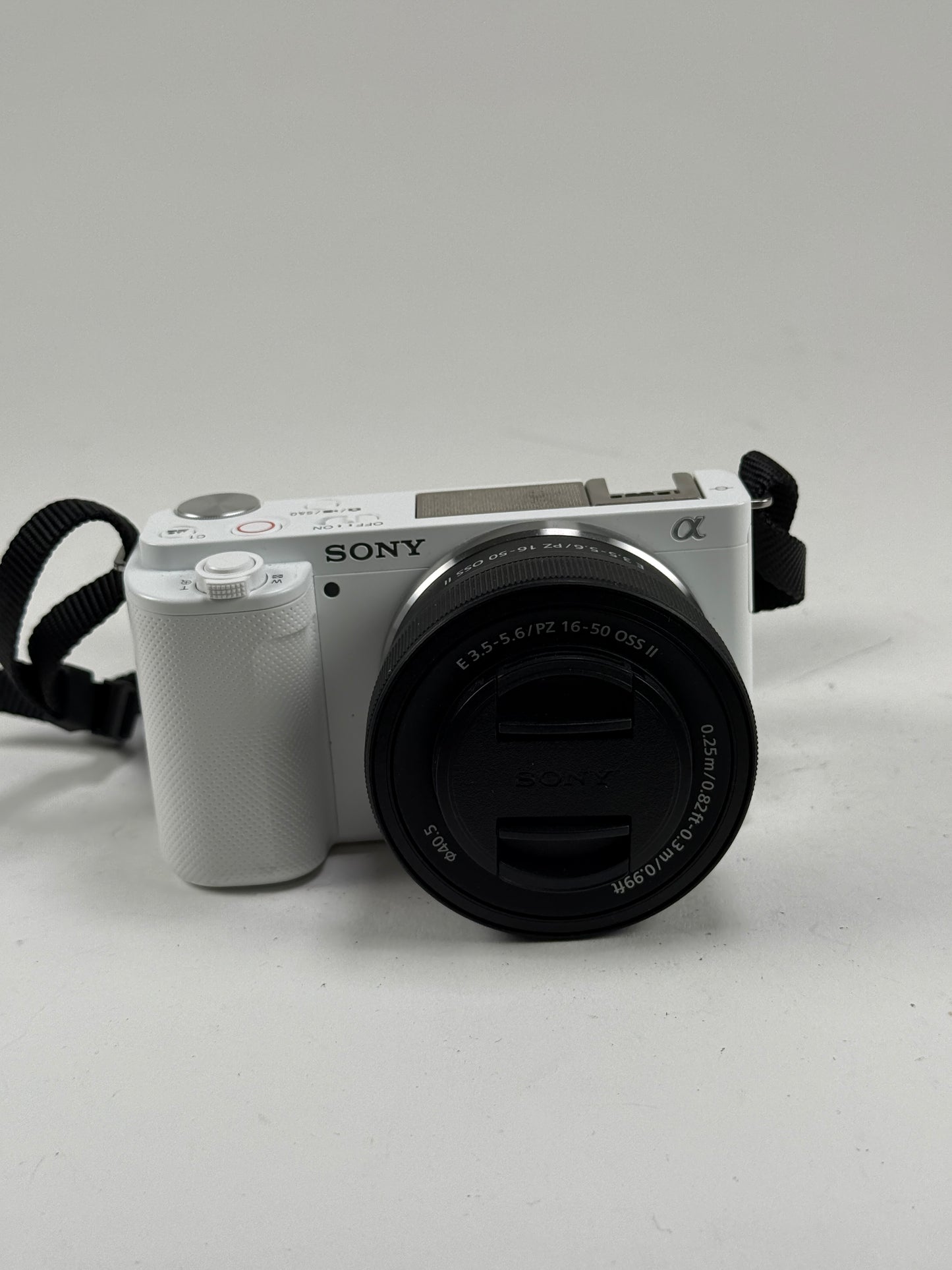 Sony ZV-E10 Mirrorless 24.2MP 4K Digital Camera white w/ 16-50mm II lens