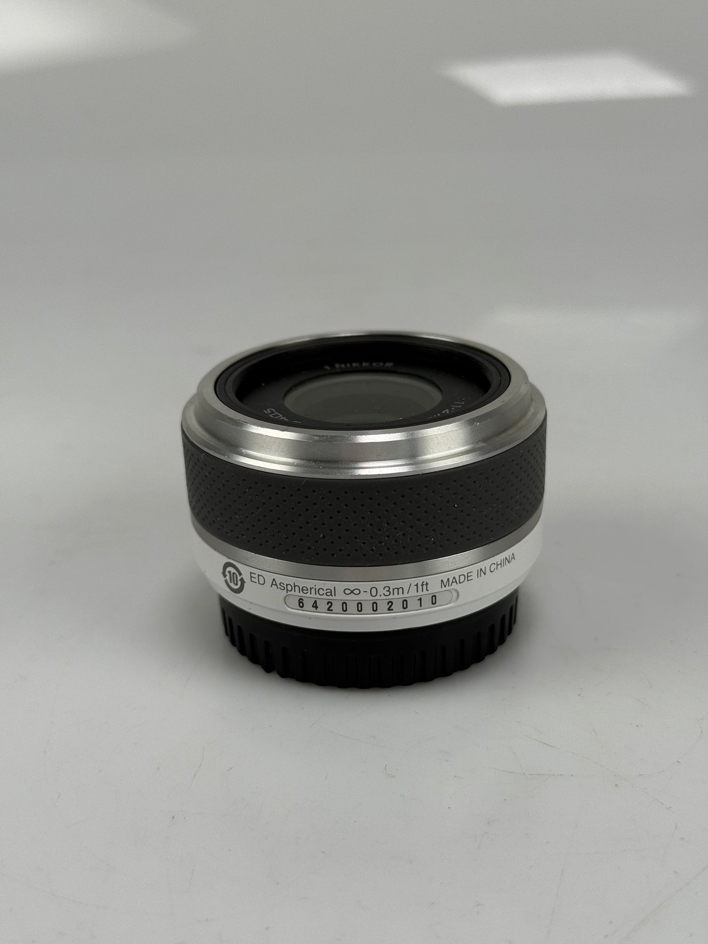 Nikon 1 Nikkor 11-27.5mm f3.5-5.6 Lens white