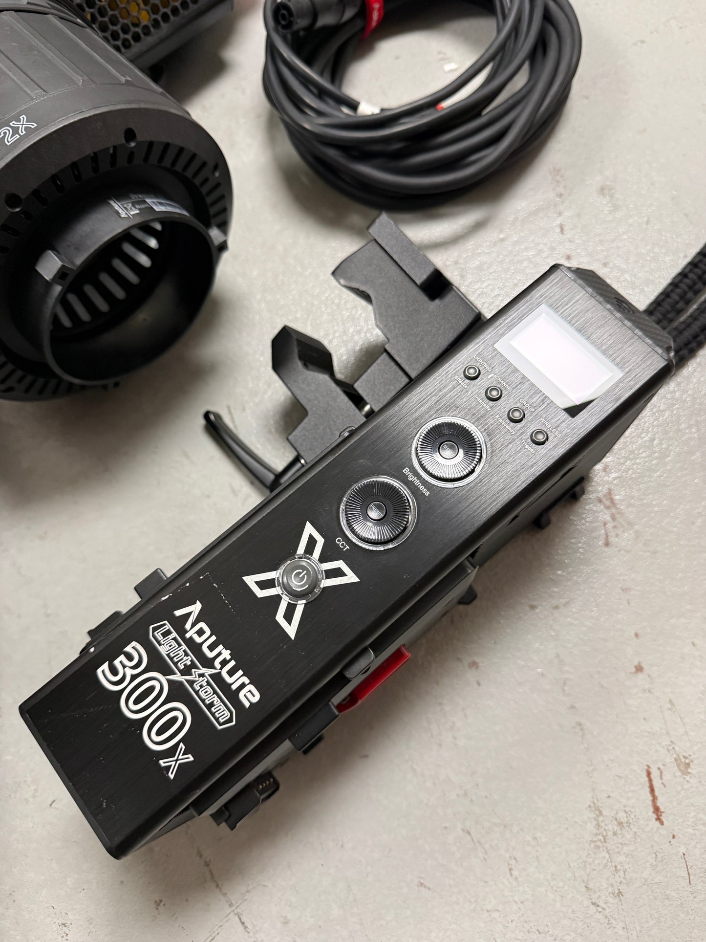 Aputure Light Storm 300x Bi-color LED Light Kit V Mount w/ Aputure 2x Fresnel