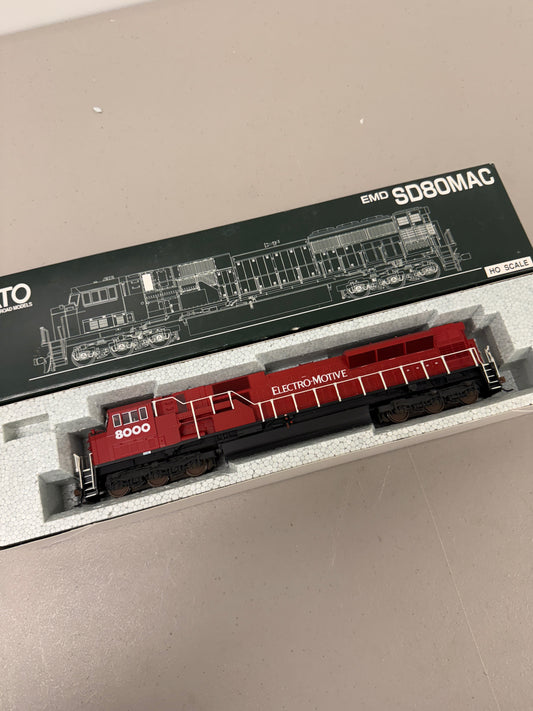 KATO HO Scale DCC EMD SD80MAC Electro Motive #8000 Diesel Locomotive