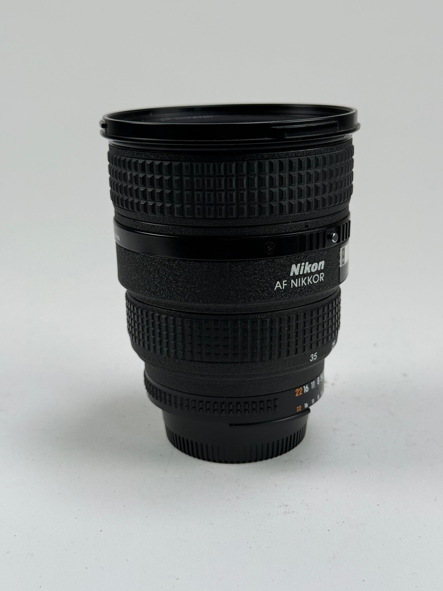 Nikon AF NIKKOR 20-35mm f2.8 D Wide Angle Zoom Lens