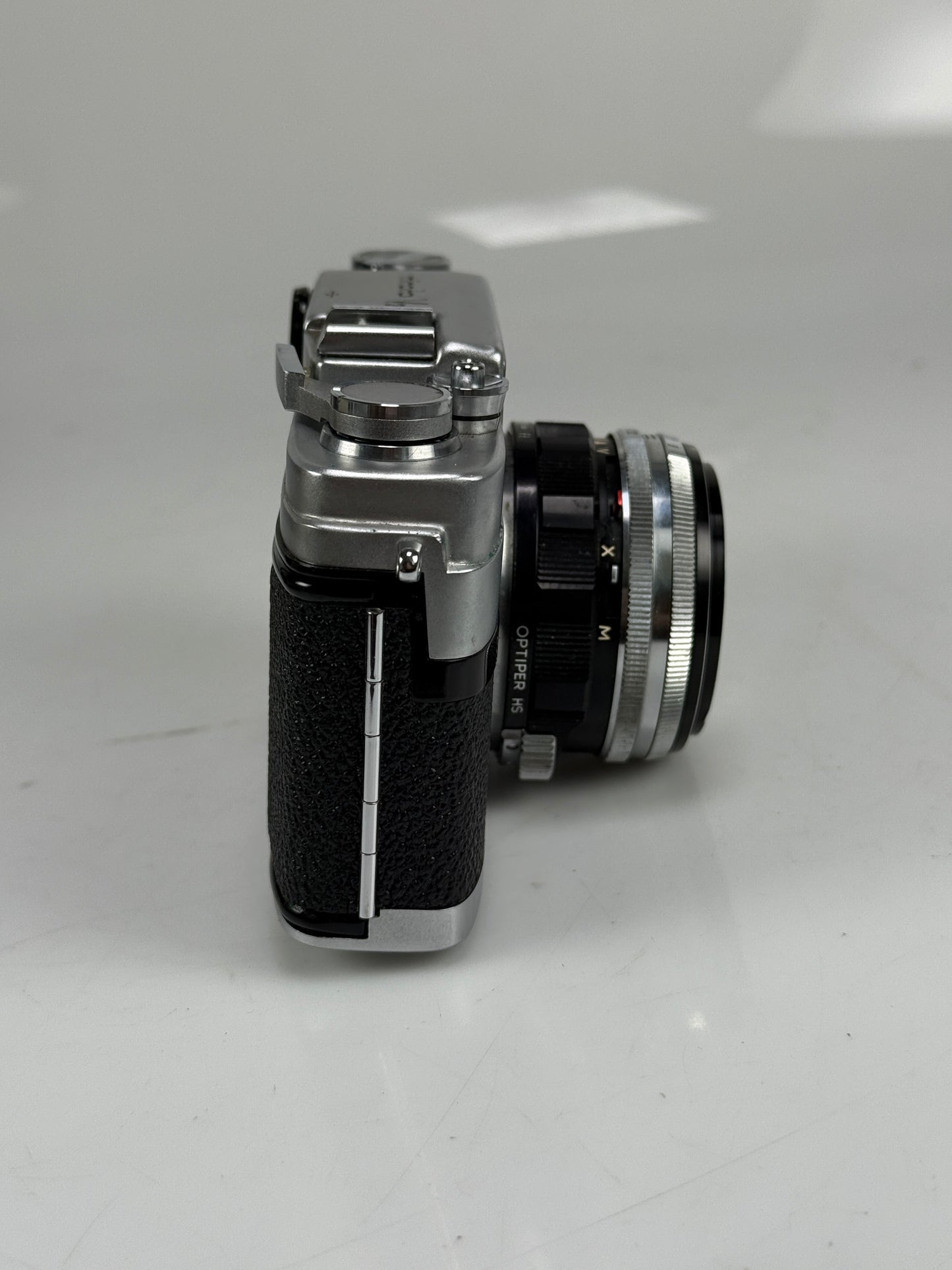 Minolta V2 Rangefinder 35mm Film Camera w/ 45mm F2 Lens