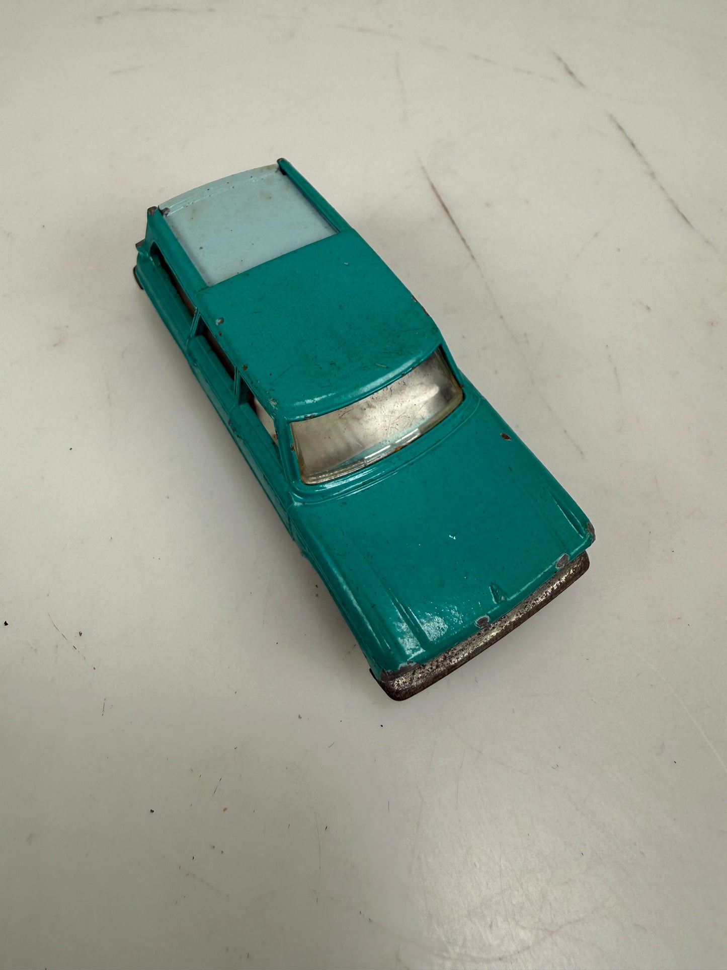 Vintage Lesney Matchbox # 42 Studebaker Lark Wagonaire with Figure