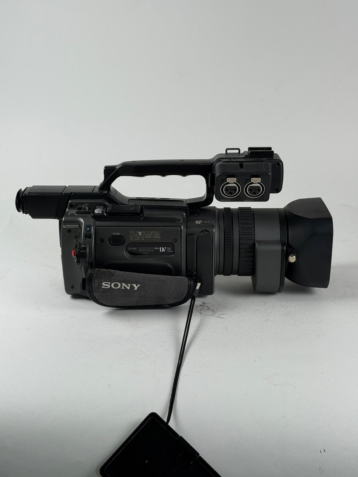 Sony DSR-PD150 Professional 3CCD / DVCAM Mini DV Camcorder