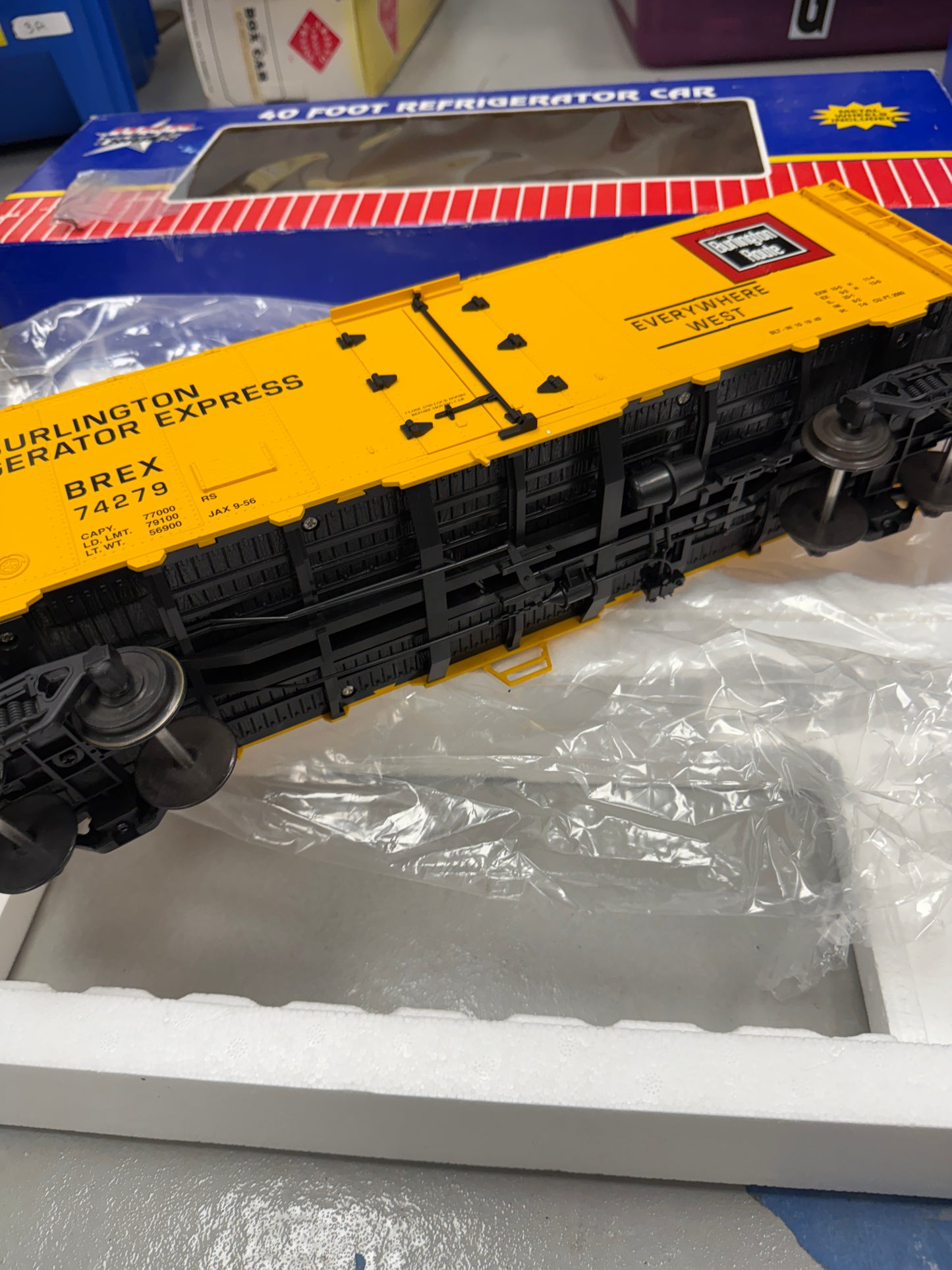 USA Trains R16714 G Scale Burlington Route 50' Mechanical Reefer, YELLOW