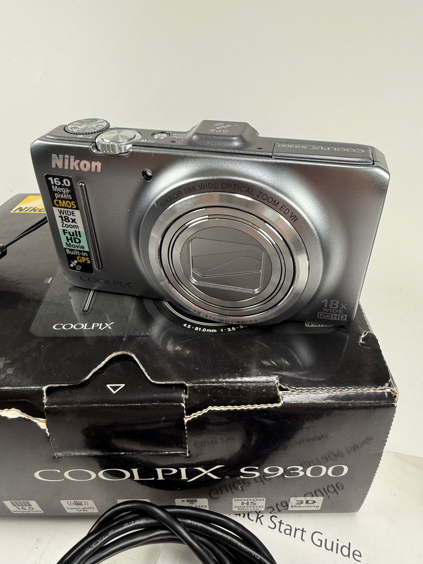 Nikon COOLPIX S9300 16.0MP Digital Camera 18x Optica Zoom Silver