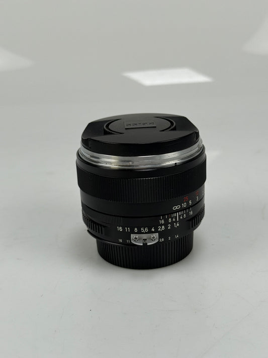 Carl ZEISS PLANAR T * 50mm f1.4 ZF for Nikon Ai-s Manual Focus Lens black