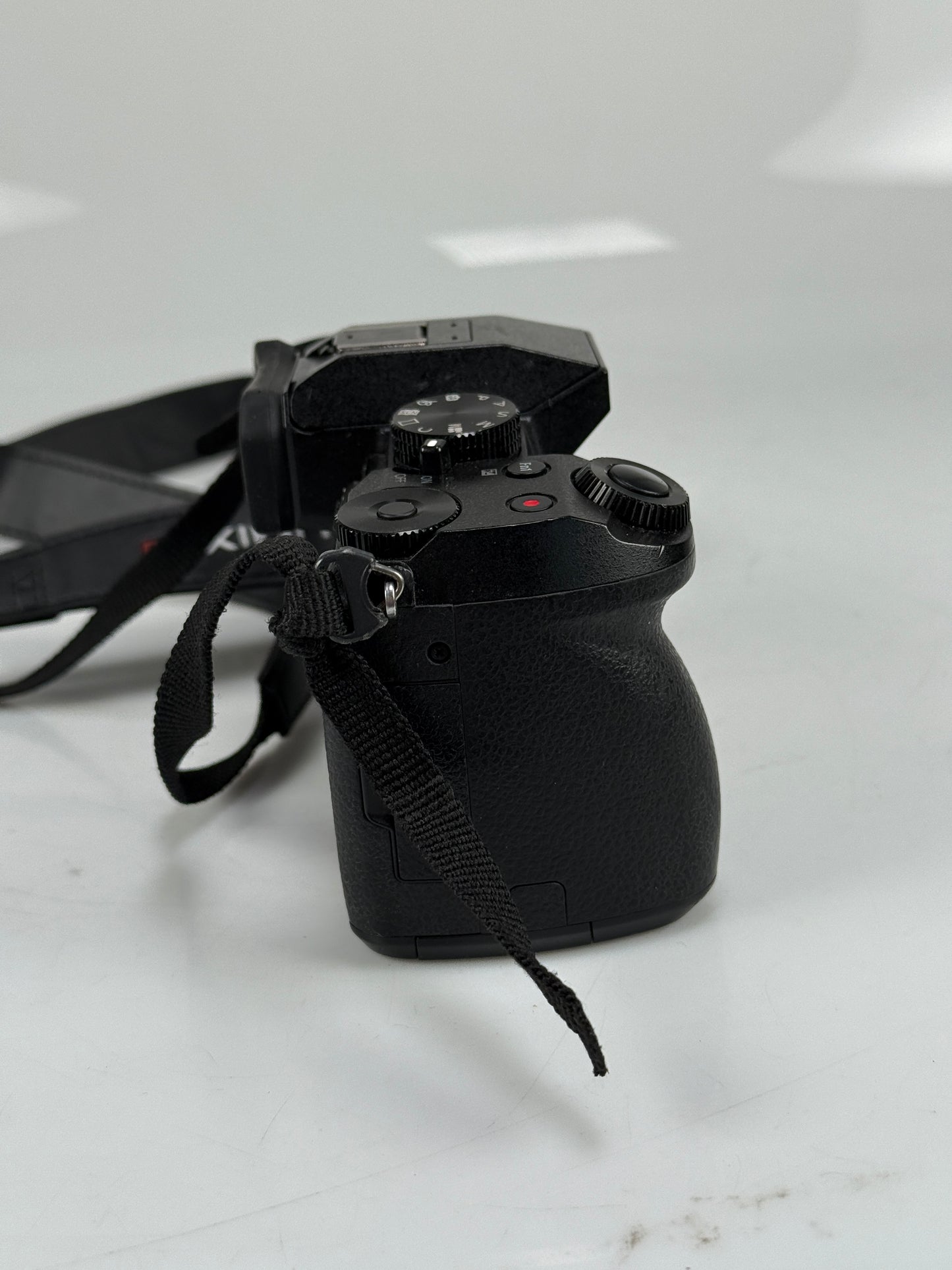 Panasonic Lumix DMC-G7 16MP Mirrorless MFT Digital Camera Body