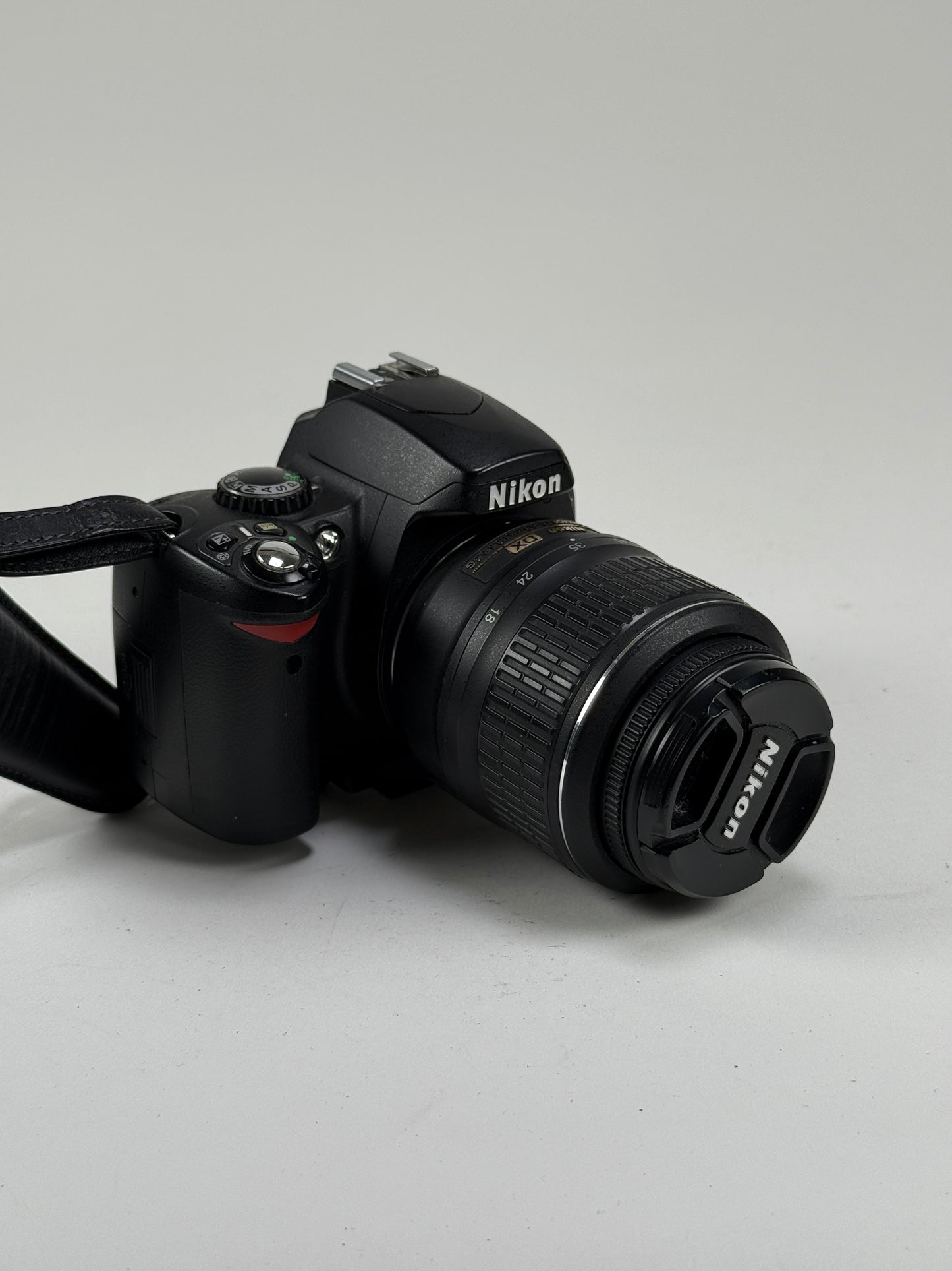 Nikon D D40 Digital SLR Camera - Kit with 18-55mm f3.5-5.6 Lens