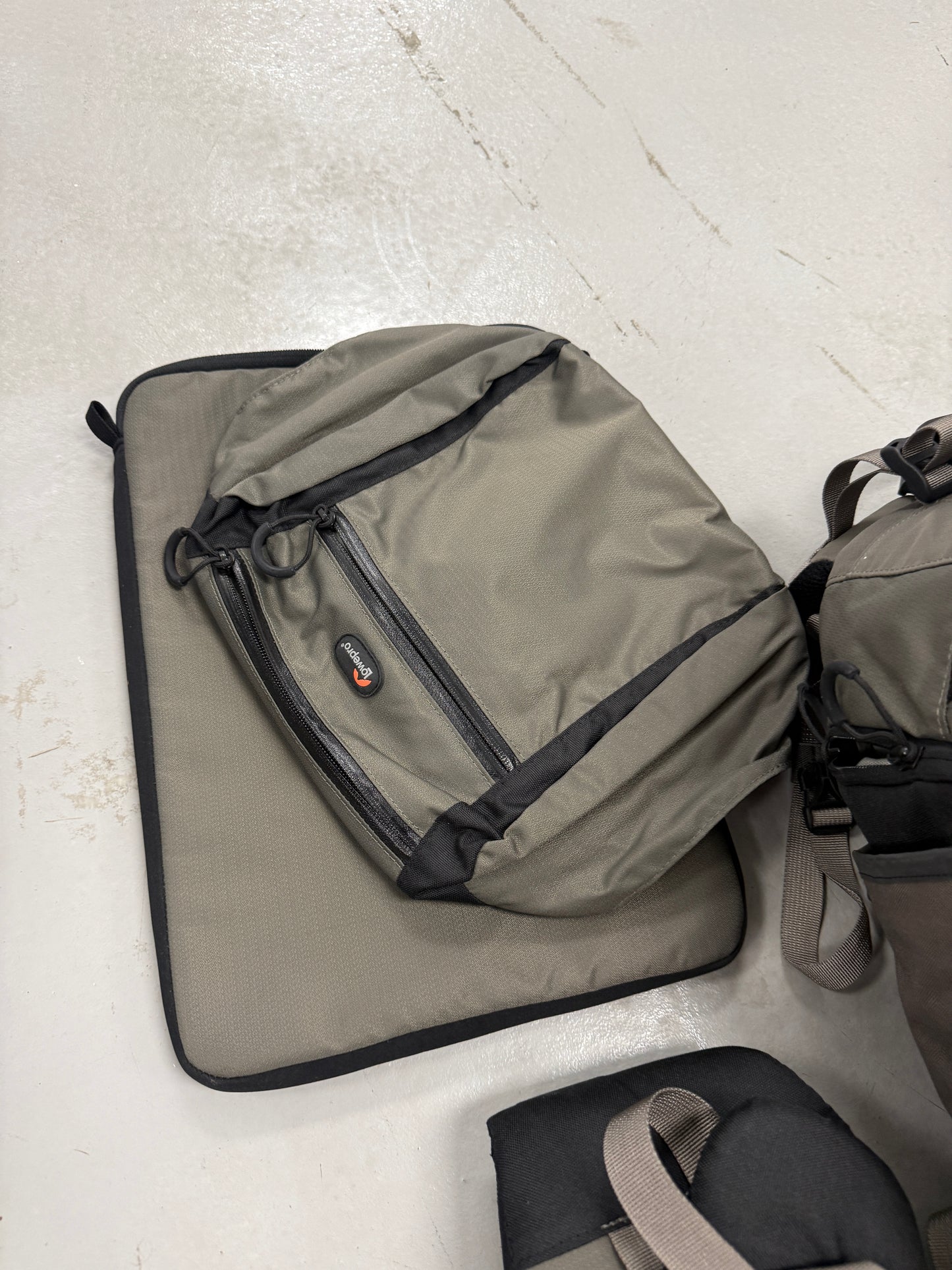 Lowepro Pro Trekker 400 AW - Camera & Accessories Backpack