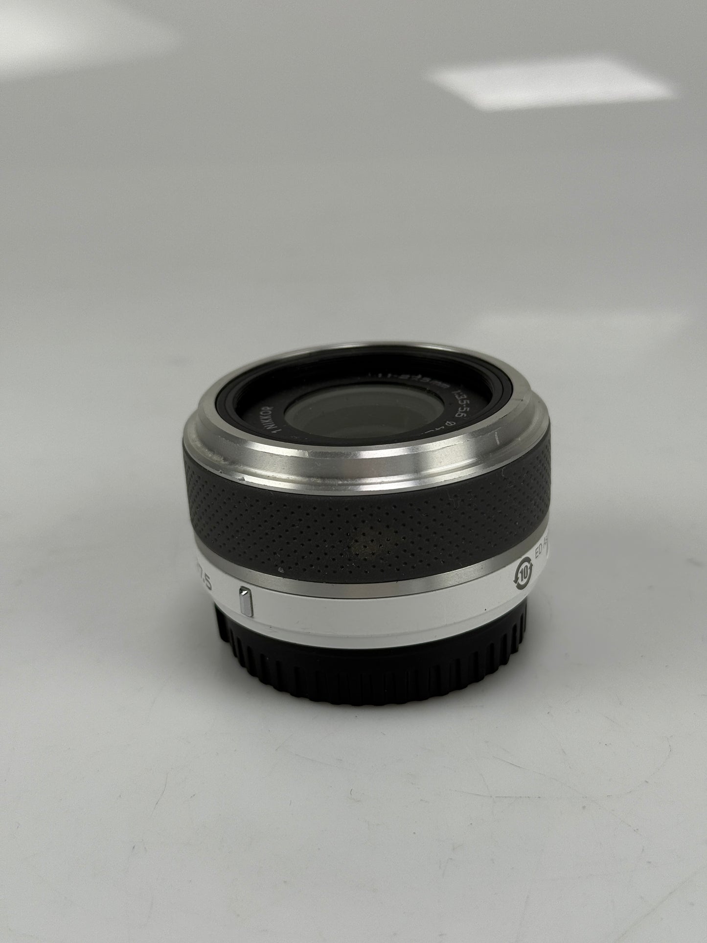 Nikon 1 Nikkor 11-27.5mm f3.5-5.6 Lens white