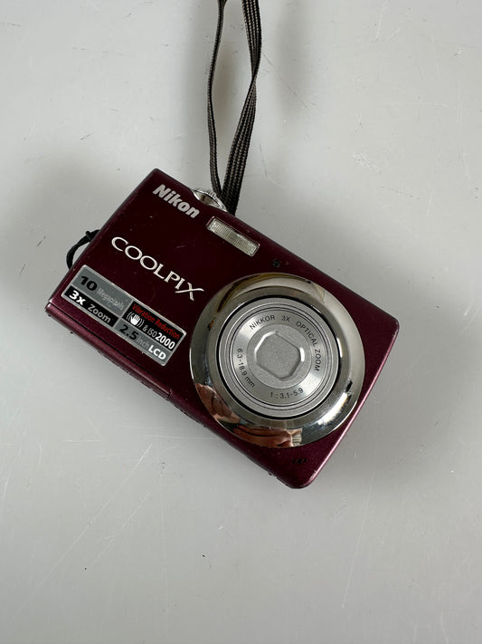 Nikon COOLPIX S220 PLUM 10.0MP Digital Camera W/ Battery, Charger