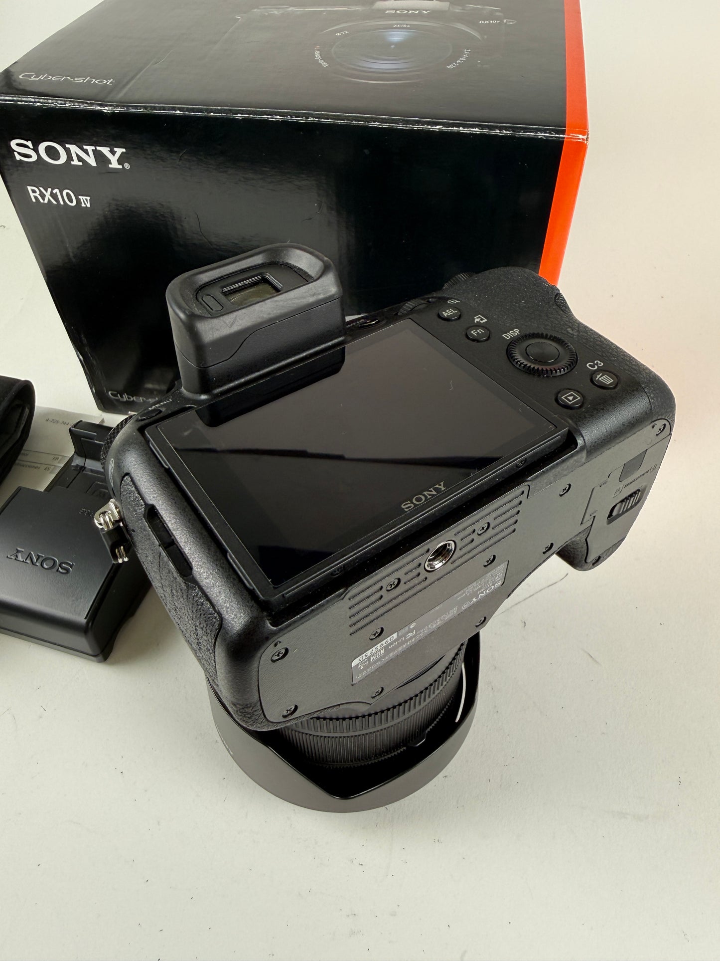 Sony Cyber-Shot DSC-RX10 IV 20.1MP Digital Camera w/25x MINT