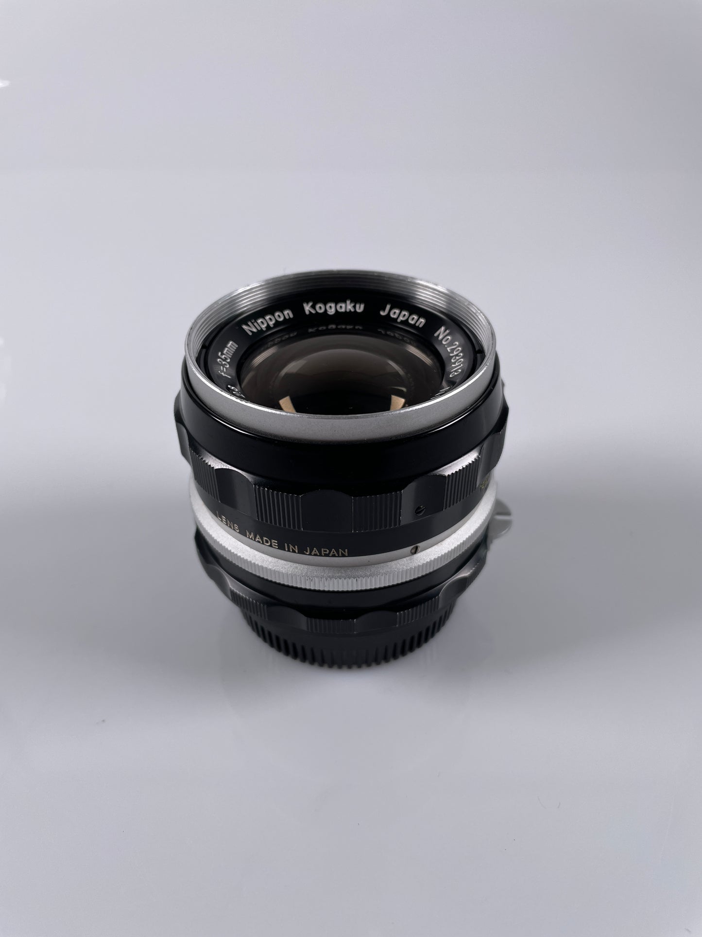 Nikon NIKKOR-S 35mm f2.8 non Ai MF Wide Angle Lens