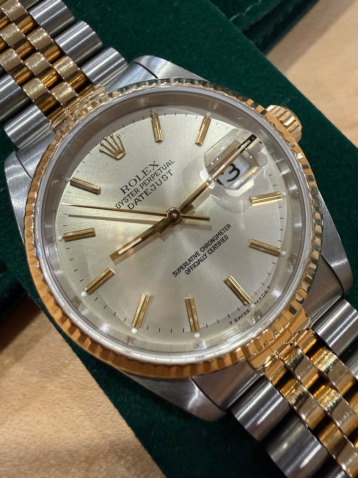 ROLEX Men’s Datejust 16233 18K Gold Steel Two Tone  Silver Dial Jubilee Watch