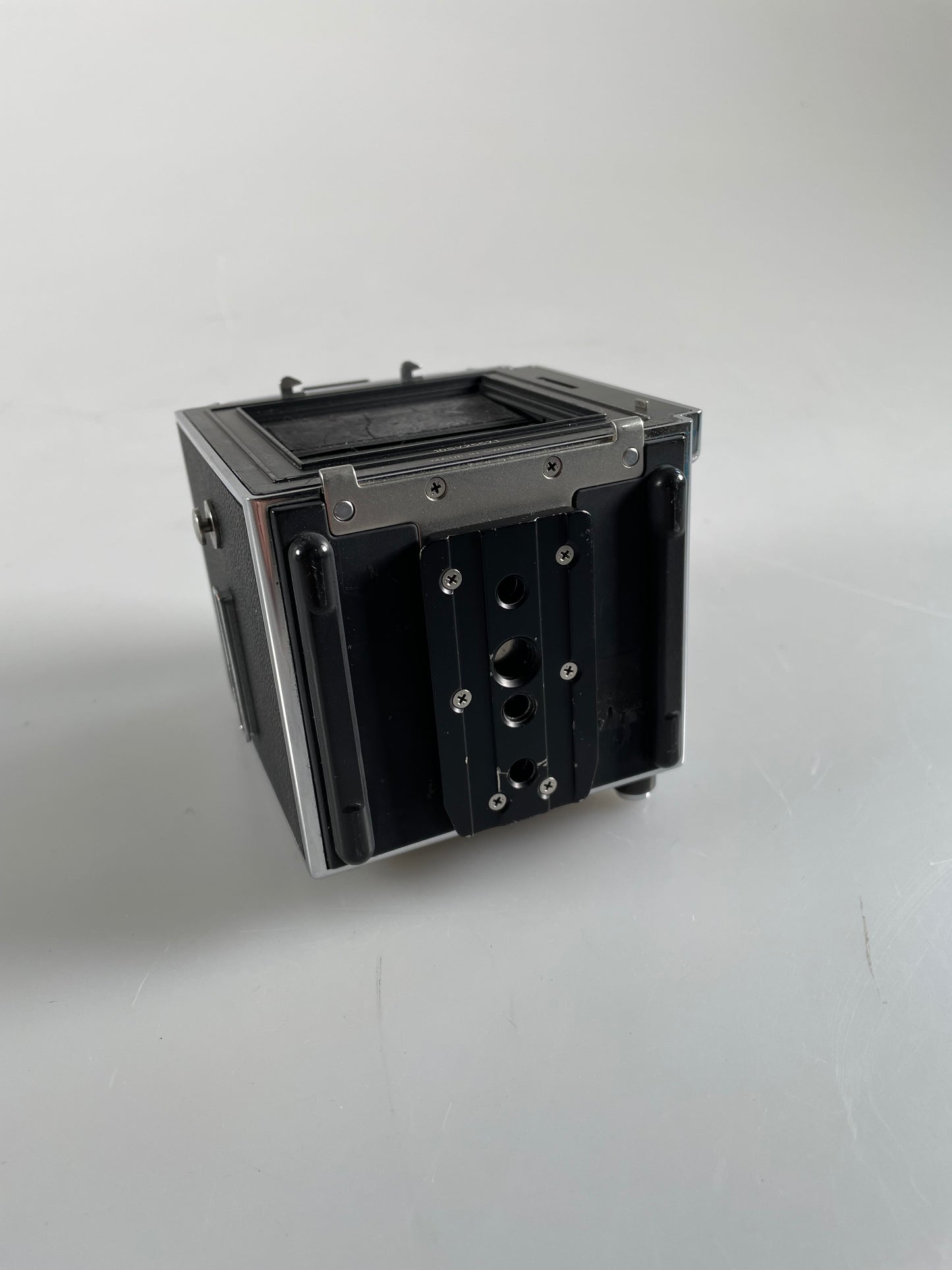 Hasselblad 501CM Medium Format Film Camera Body Chrome, wlf waist level, acute focusing screen