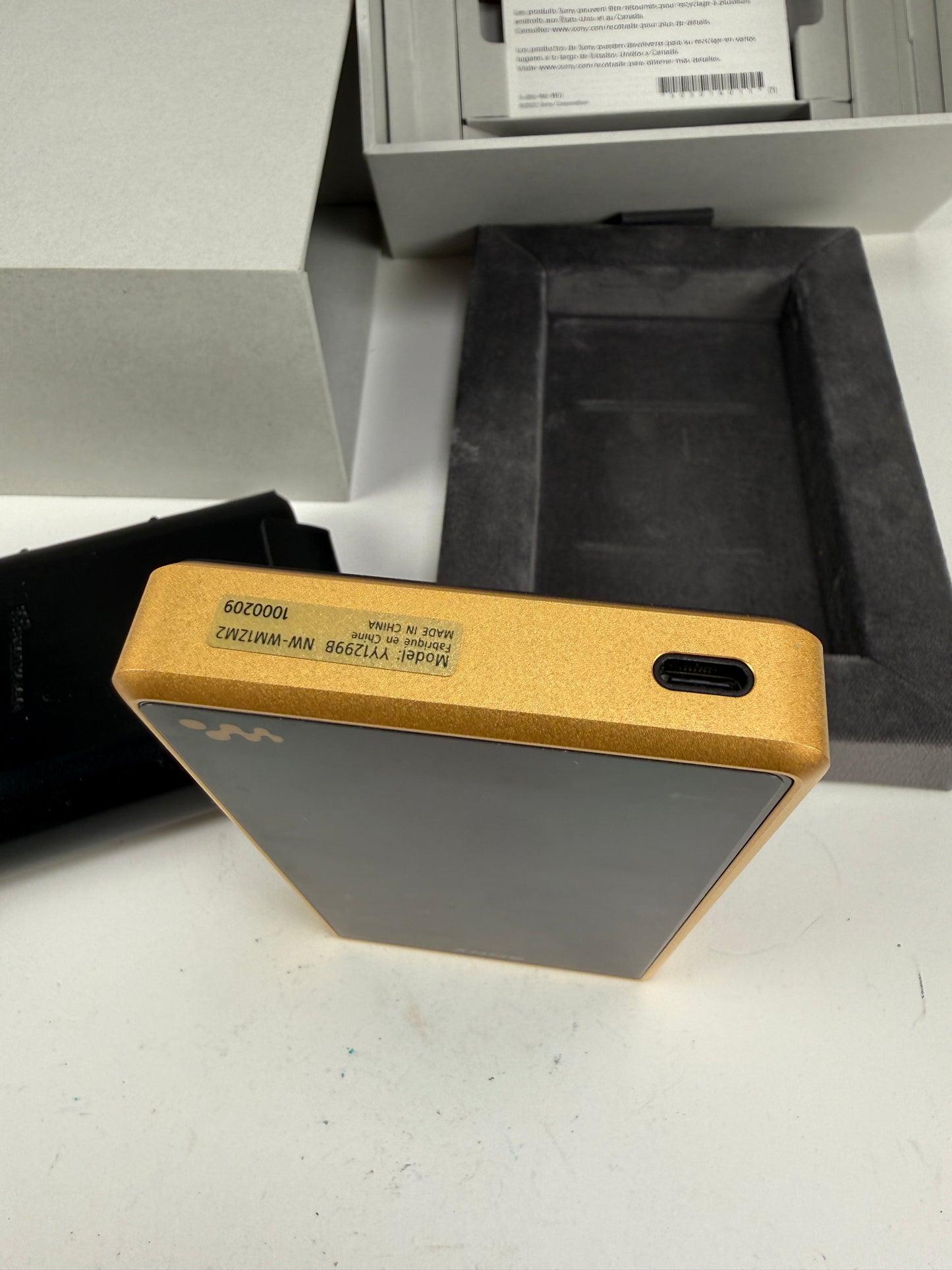 Sony Walkman NW-WM1ZM2 Signature Series 256GB Android Audio Player w/Box