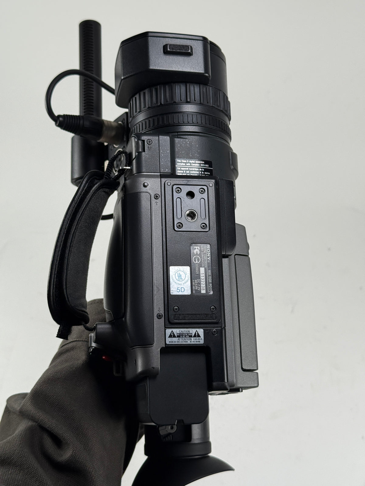Sony DSR-PD170 DVCAM 3CCD MiniDV Professional Digital Camcorder W/Bag + USA