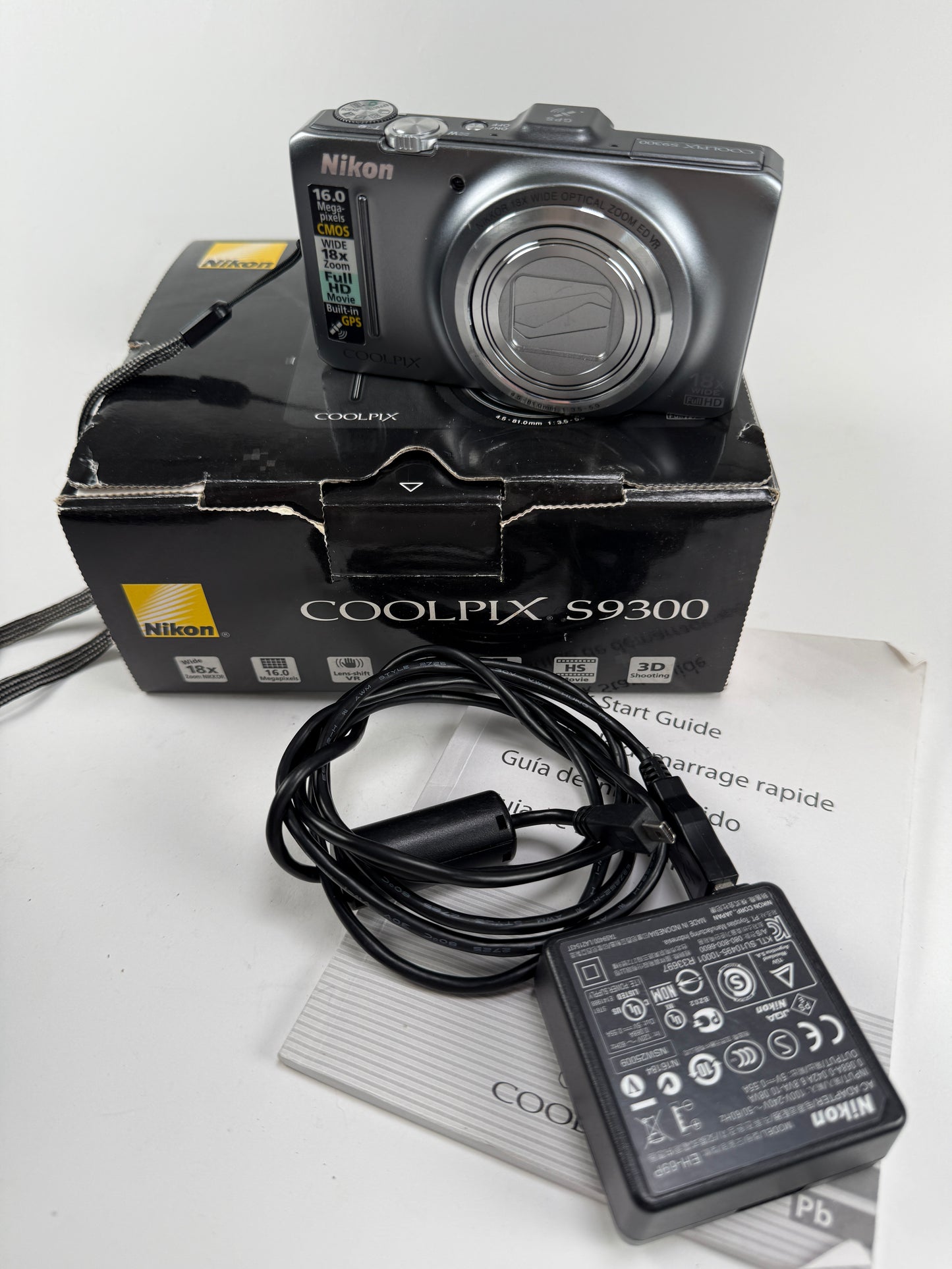 Nikon COOLPIX S9300 16.0MP Digital Camera 18x Optica Zoom Silver
