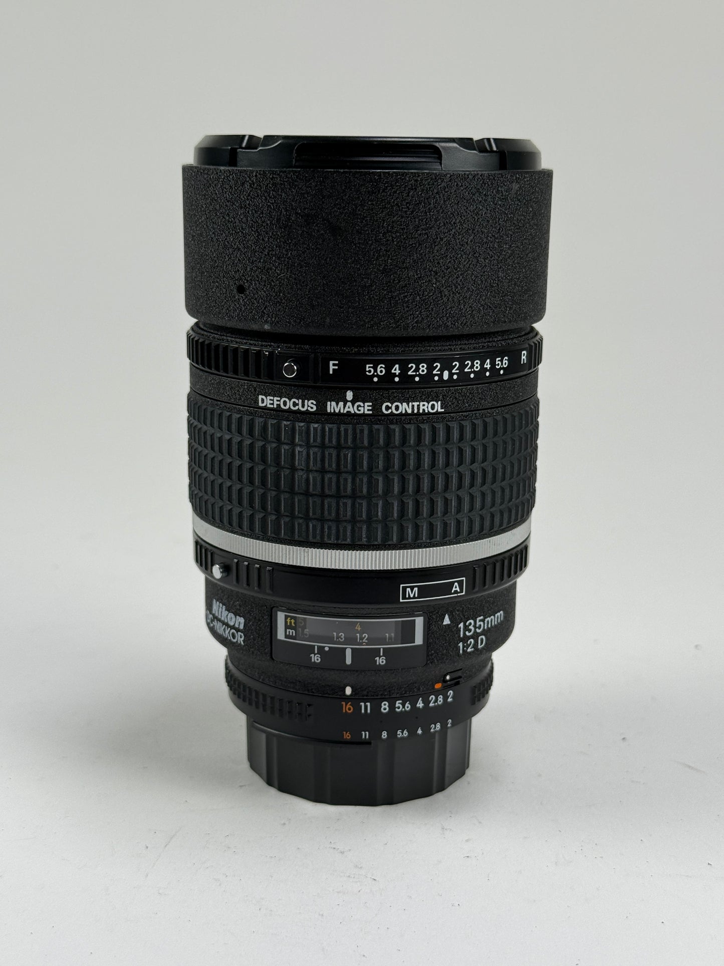 Nikon Nikkor AF 135mm f2 D DC Defocus Lens