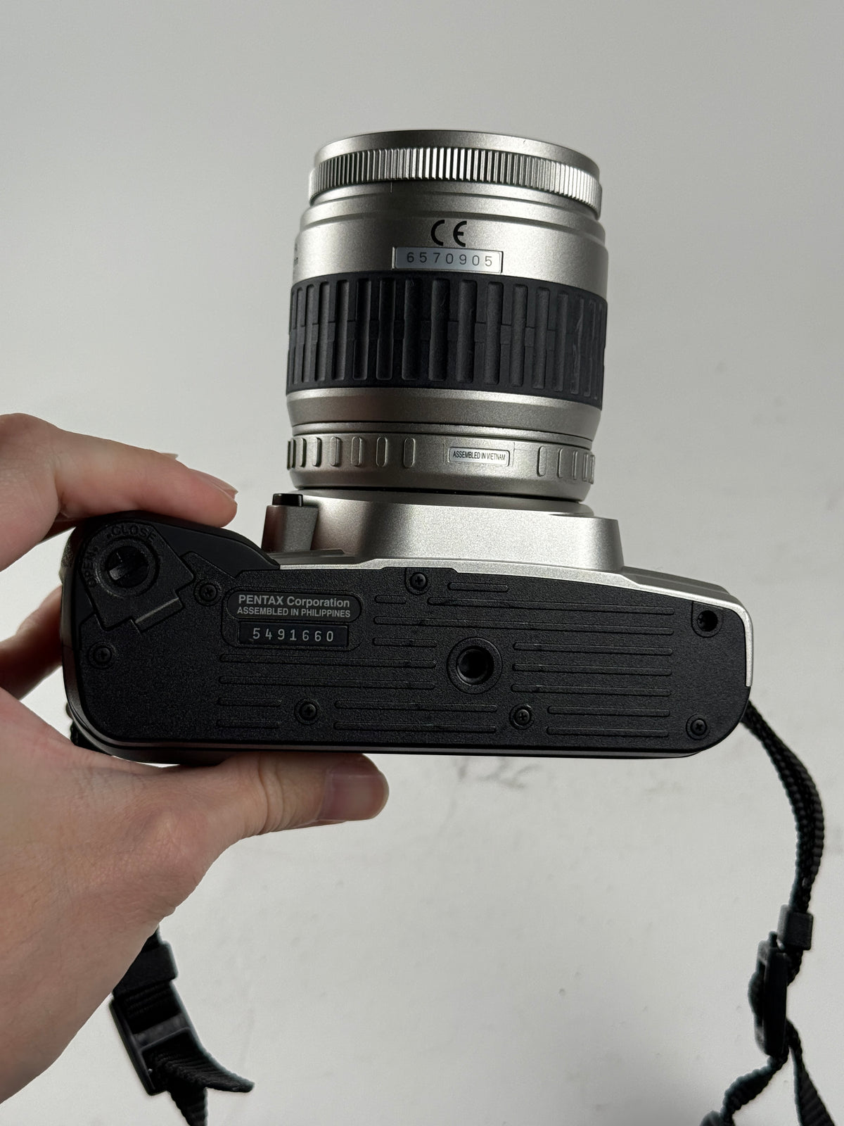 PENTAX ZX-60 35mm SLR Film Camera 28-80mm Lens & Case
