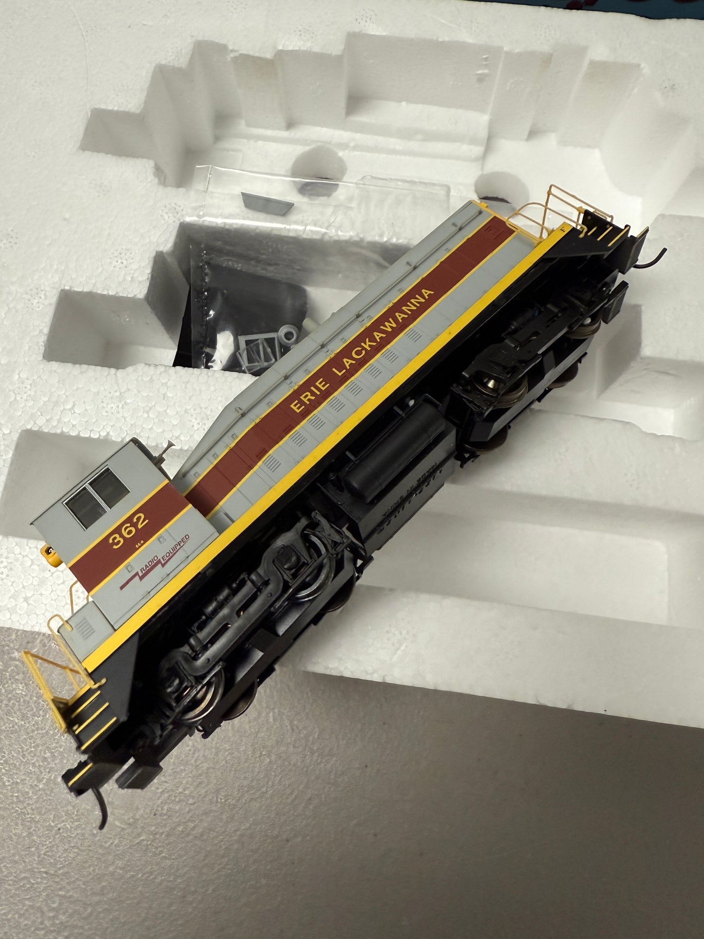 HO - Erie Lackawanna SW8/9/1200 Switcher #362 - Proto 2000