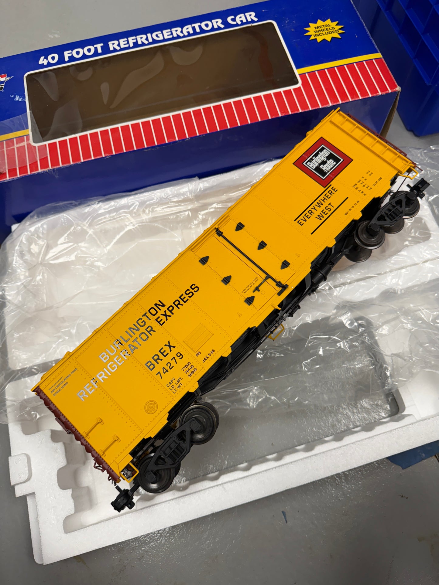 USA Trains R16714 G Scale Burlington Route 50' Mechanical Reefer, YELLOW