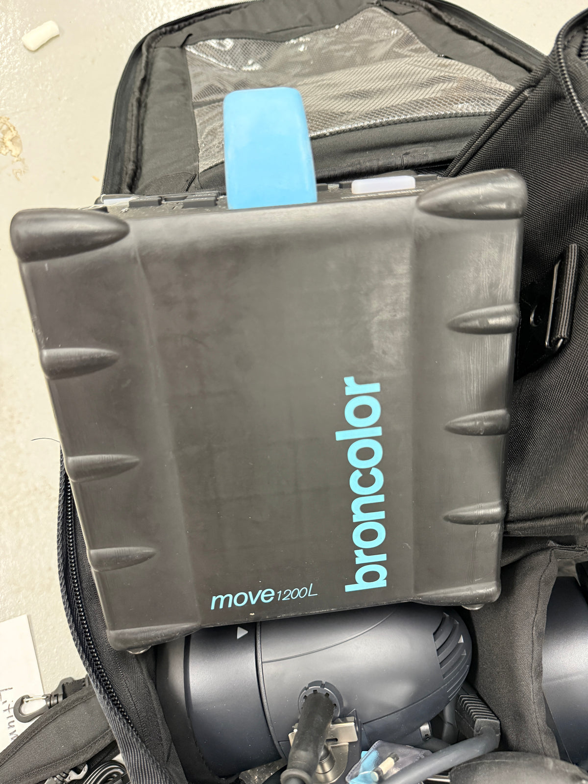 Broncolor Move L 1200w/s strobe kit + 2 Heads + battery, case, etc MobiLED