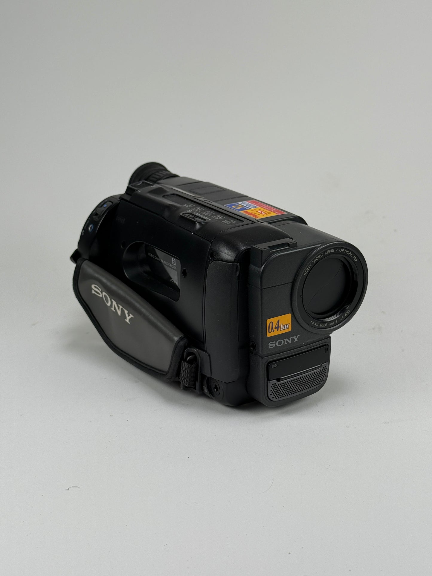 Sony Handycam Vision CCD-TRV15 Video 8 Camcorder 64x Digital Zoom LCD